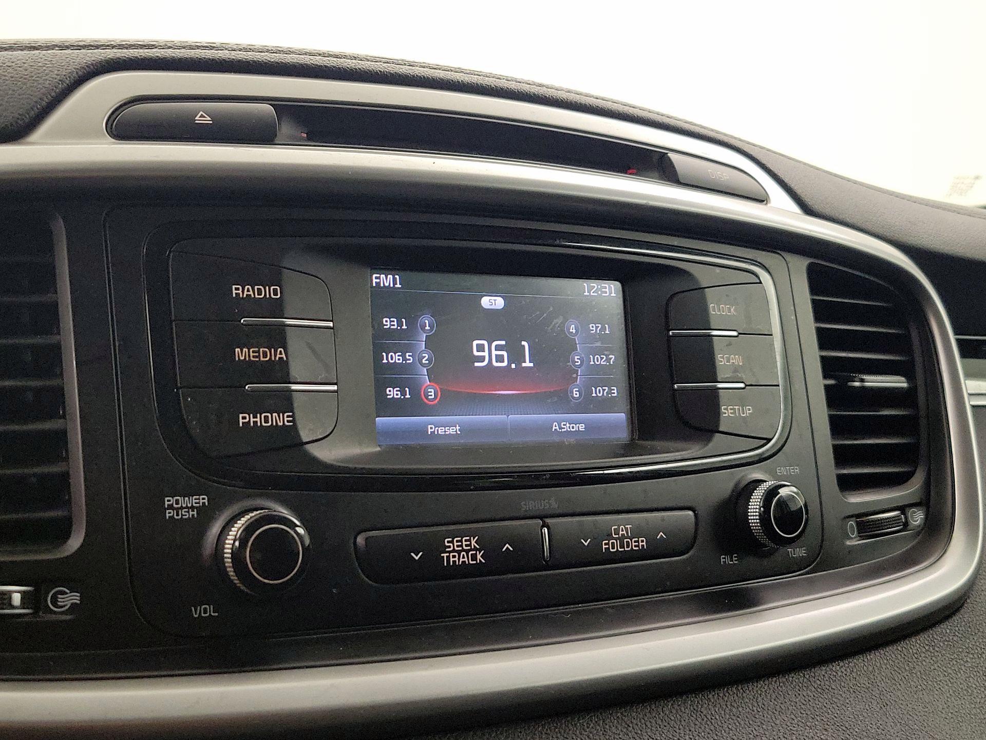 Thumbnail: 2017 Kia Sorento - 15