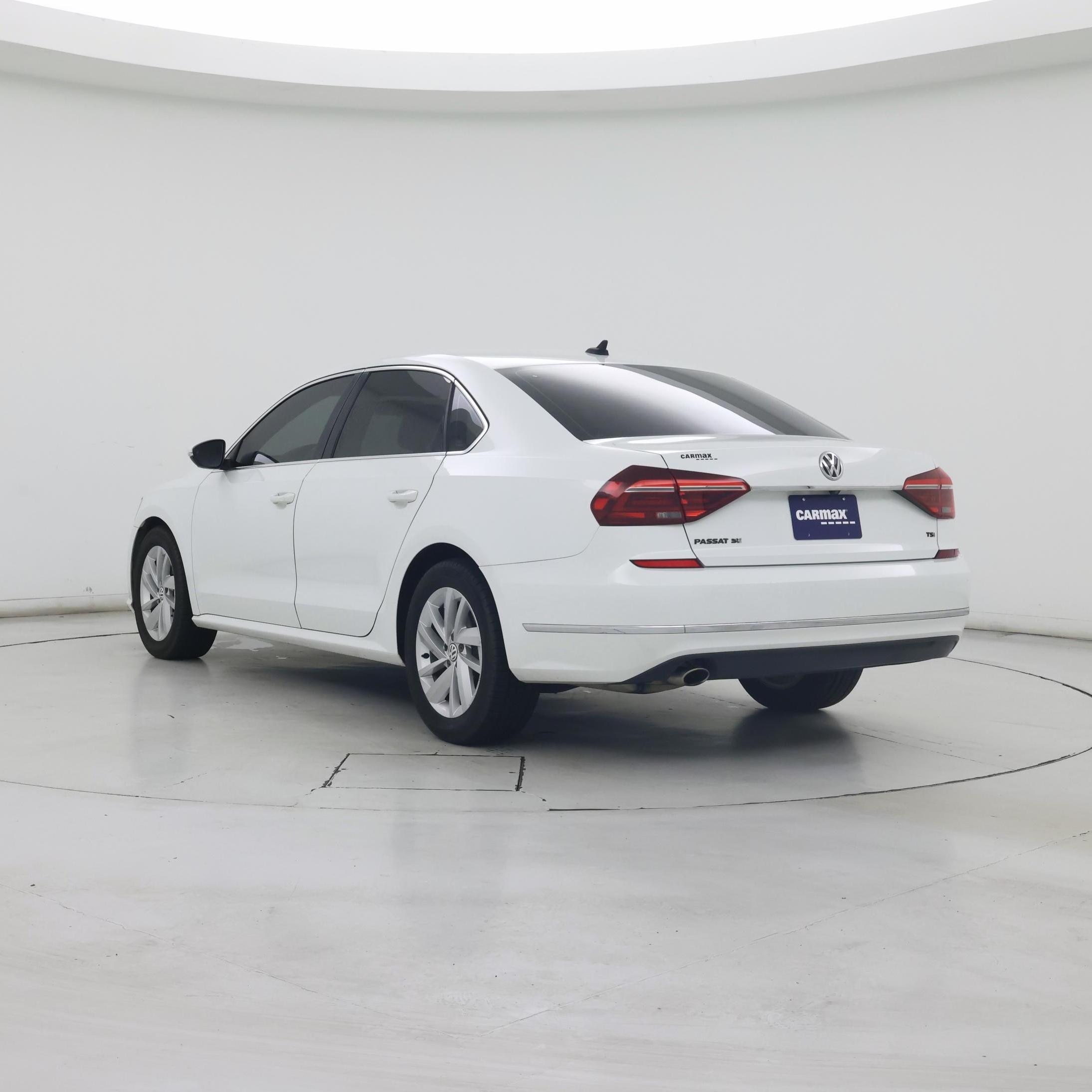 Thumbnail: 2018 Volkswagen Passat - 2
