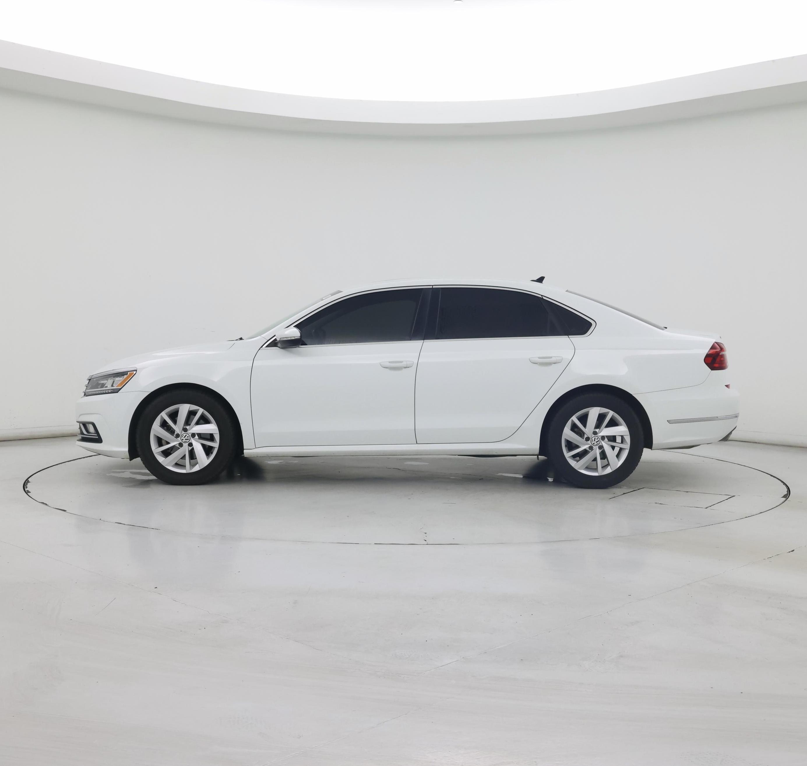Thumbnail: 2018 Volkswagen Passat - 3