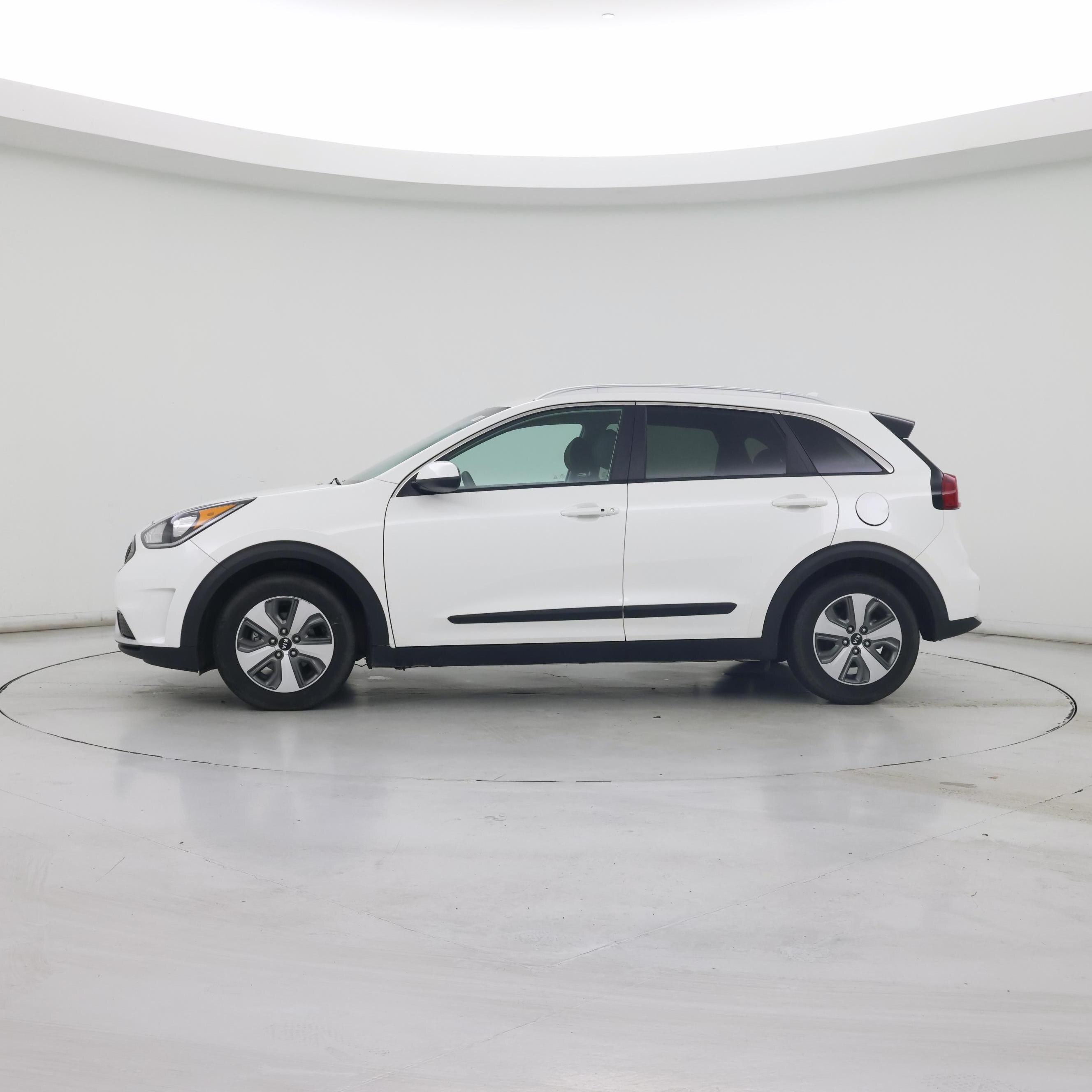 Thumbnail: 2019 Kia Niro - 3