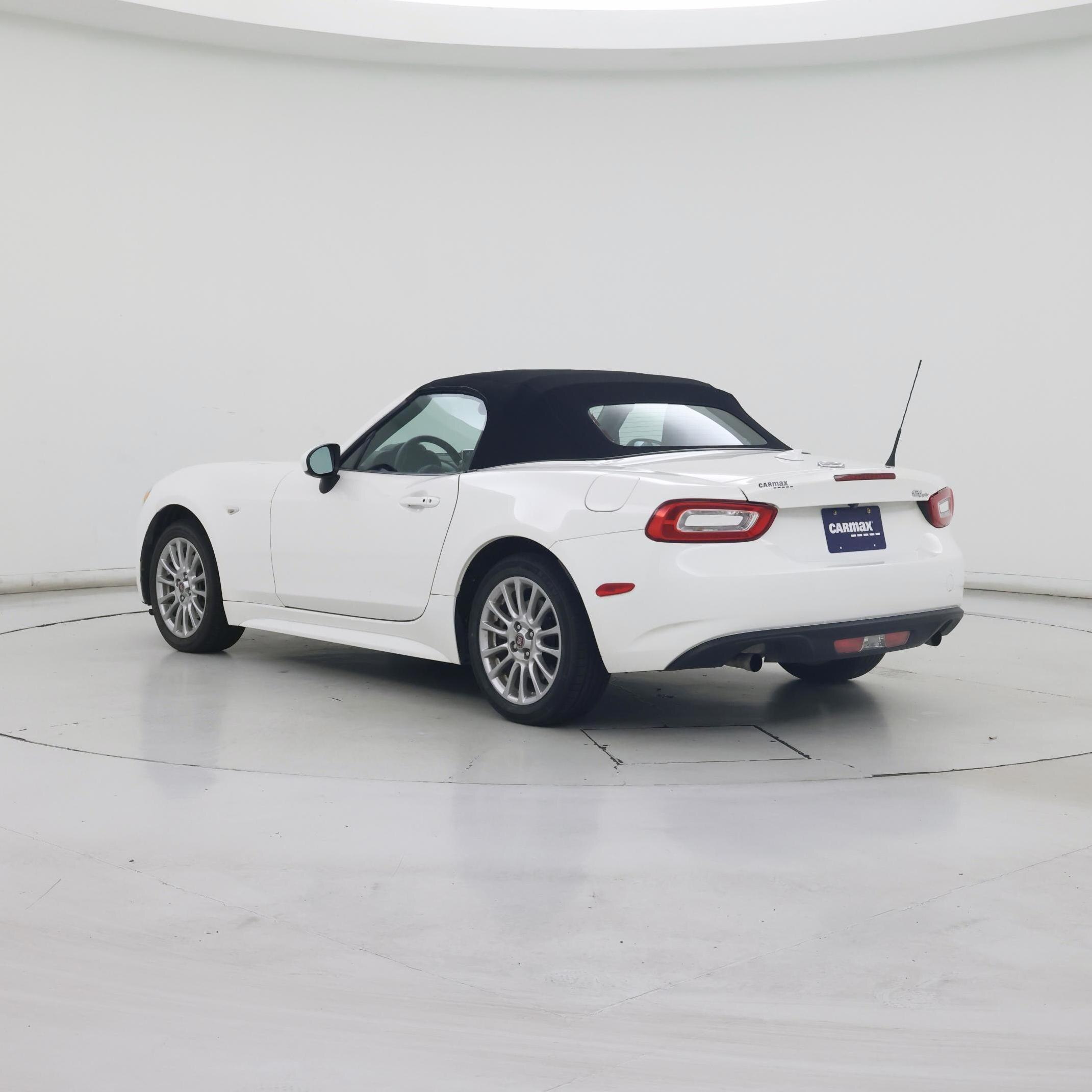 Thumbnail: 2018 Fiat 124 Spider - 2