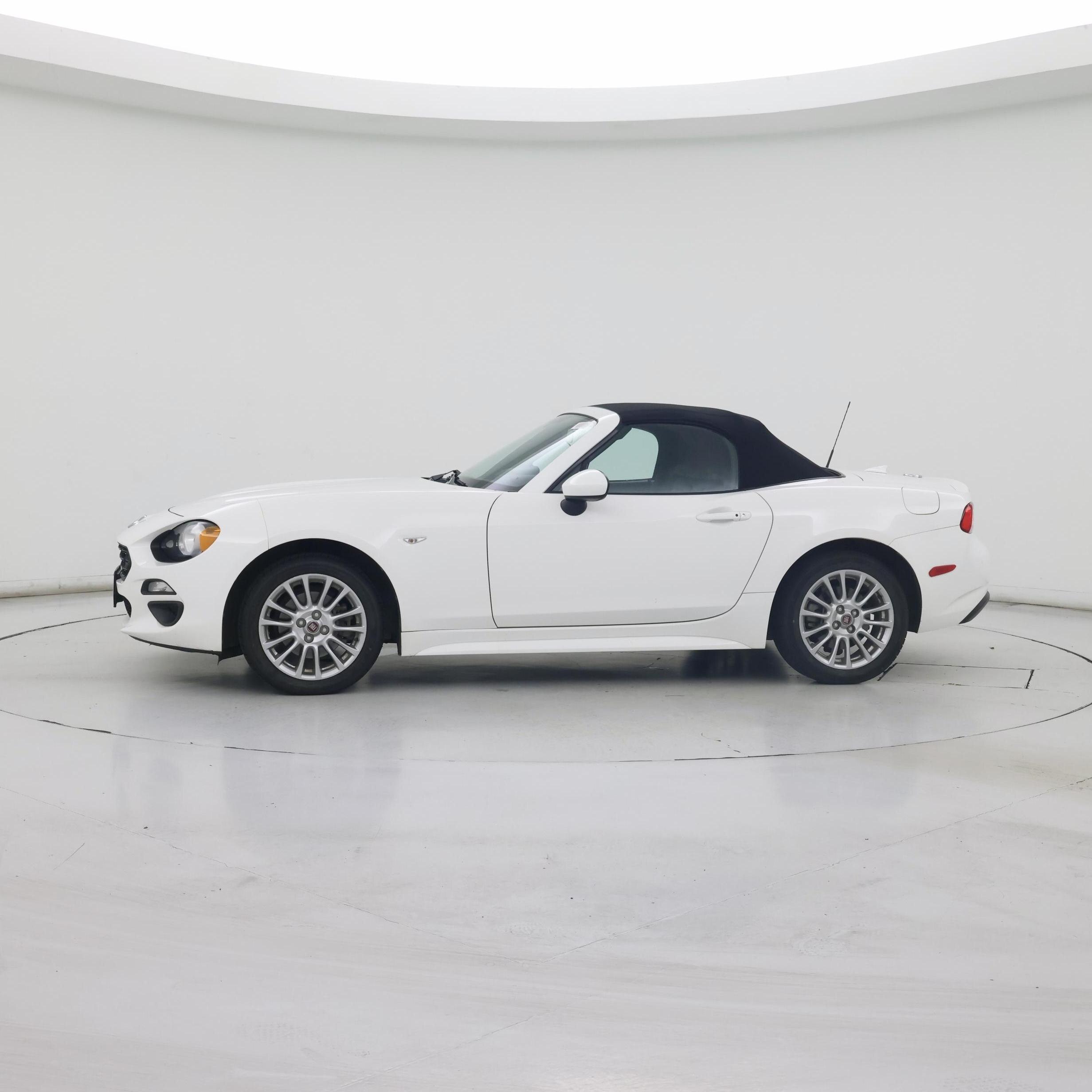 Thumbnail: 2018 Fiat 124 Spider - 3