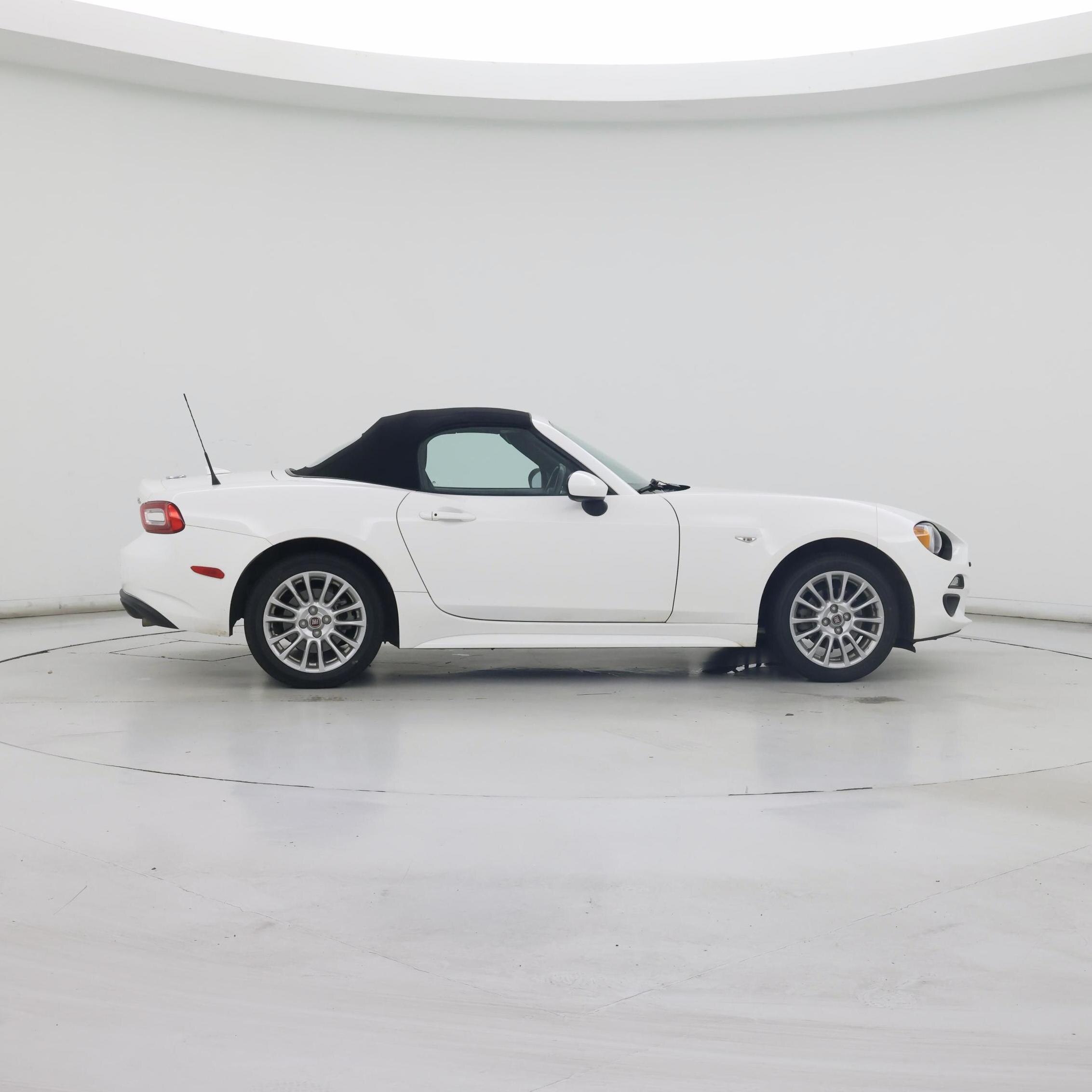 Thumbnail: 2018 Fiat 124 Spider - 7