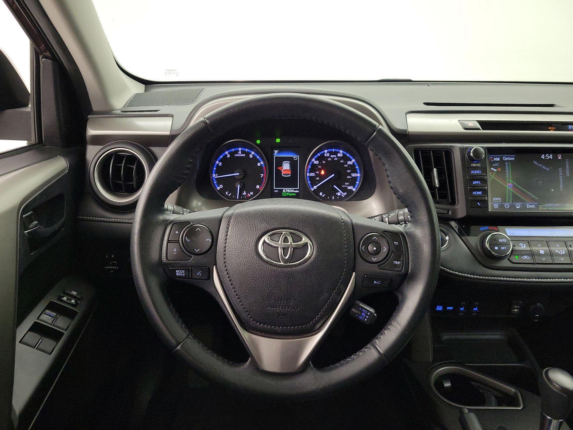 Thumbnail: 2018 Toyota RAV4 - 10