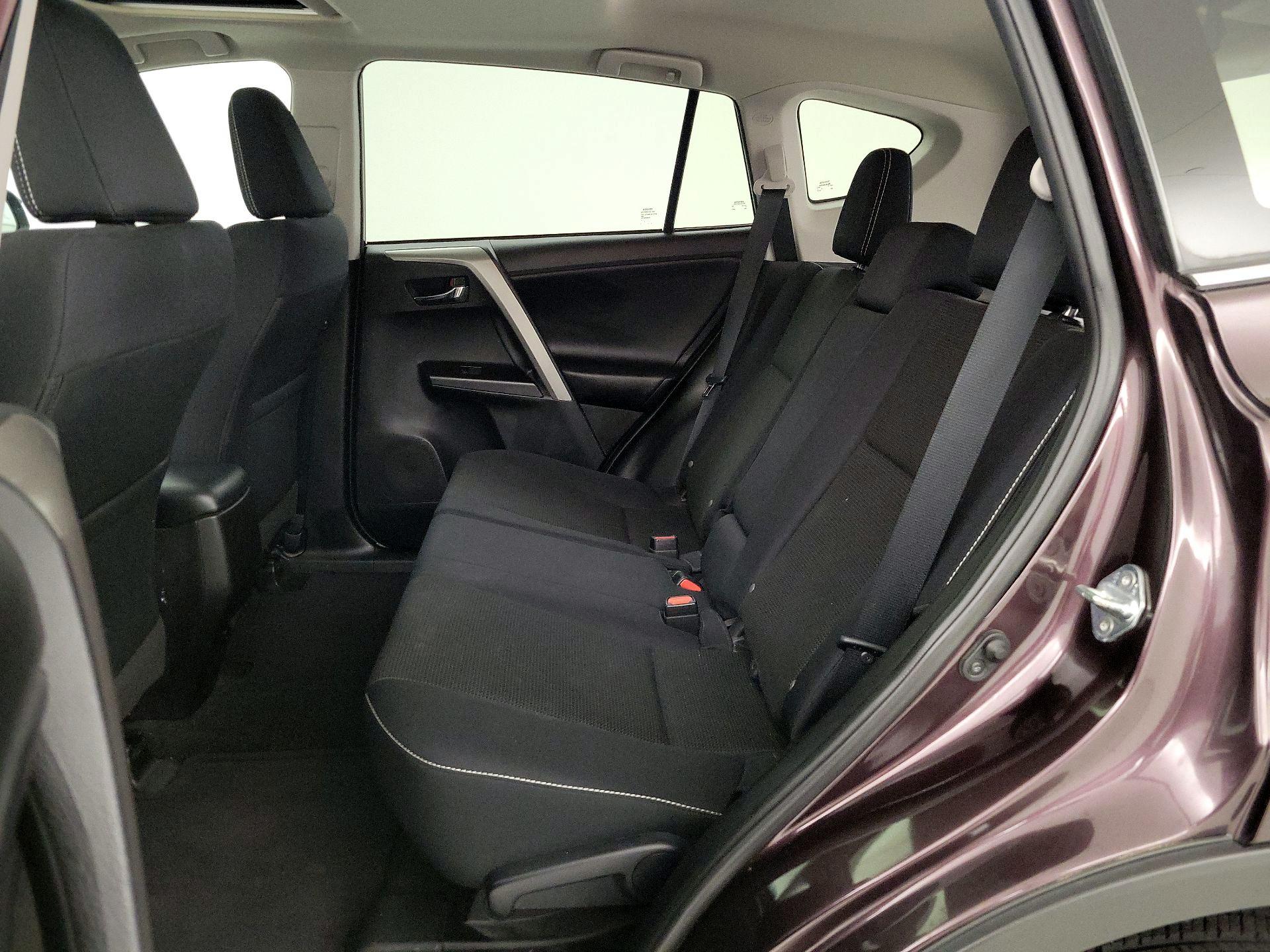Thumbnail: 2018 Toyota RAV4 - 20