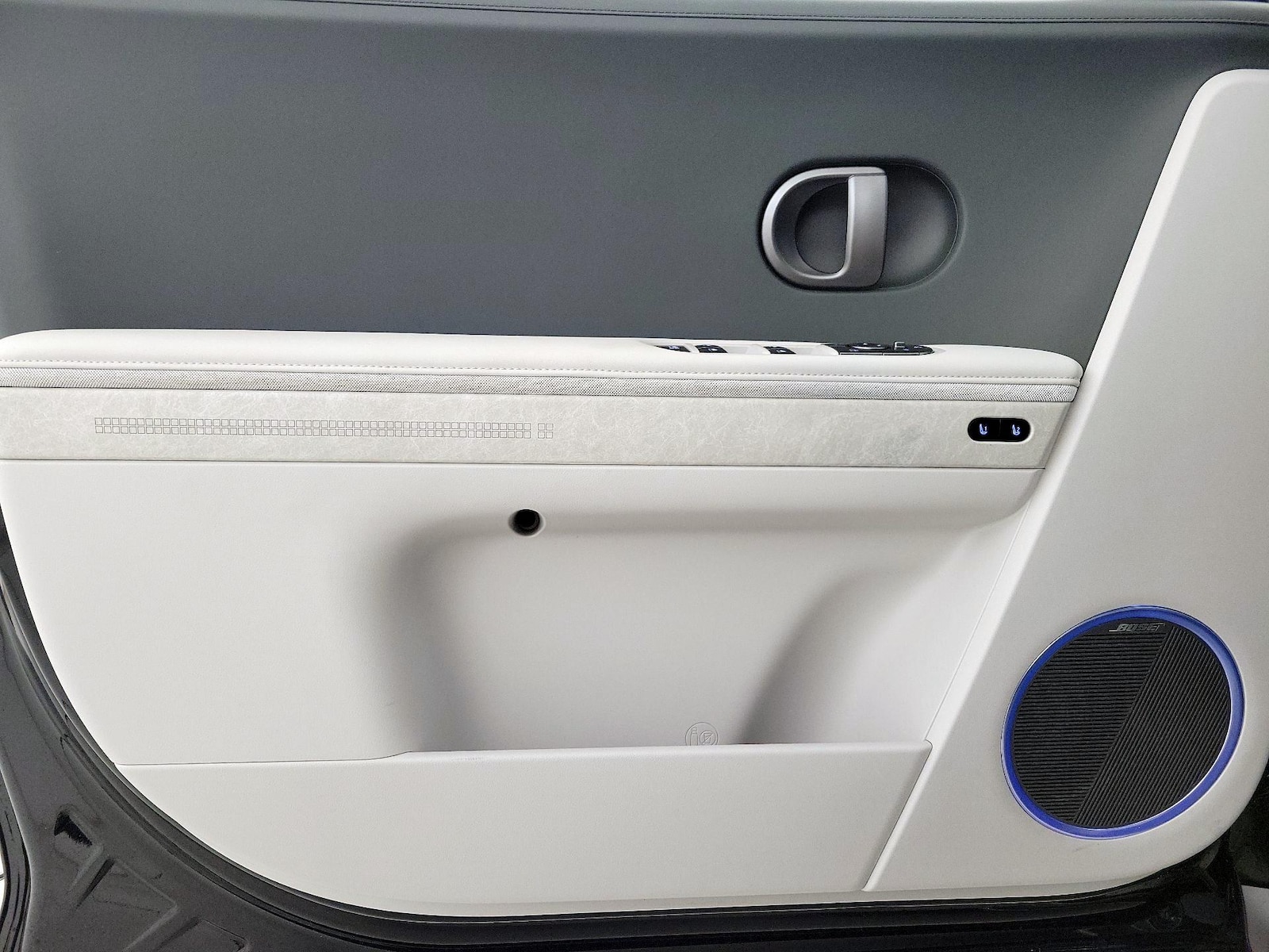 2026 Hyundai IONIQ 5 Limited - Photo 13