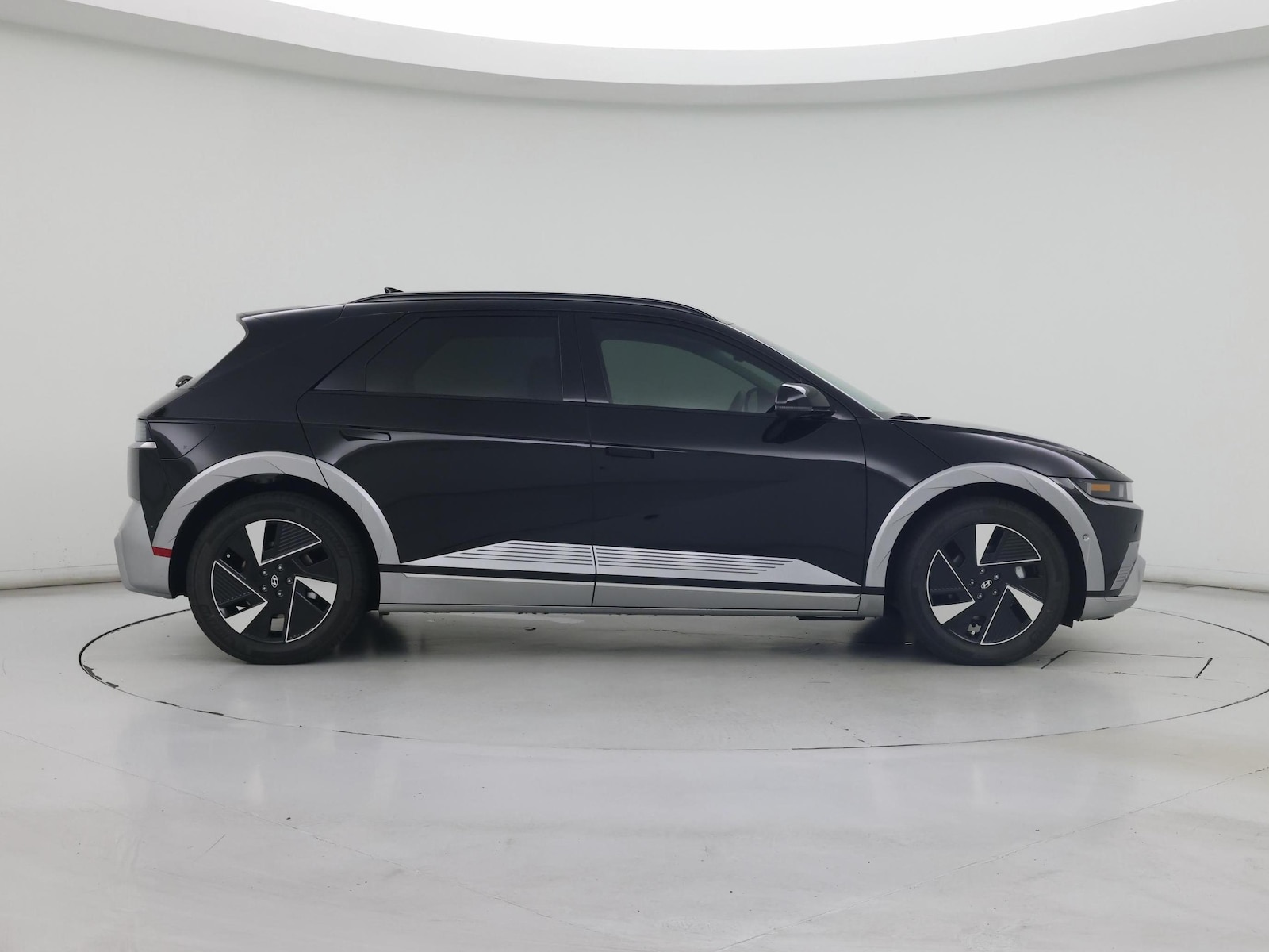 2026 Hyundai IONIQ 5 Limited - Photo 8