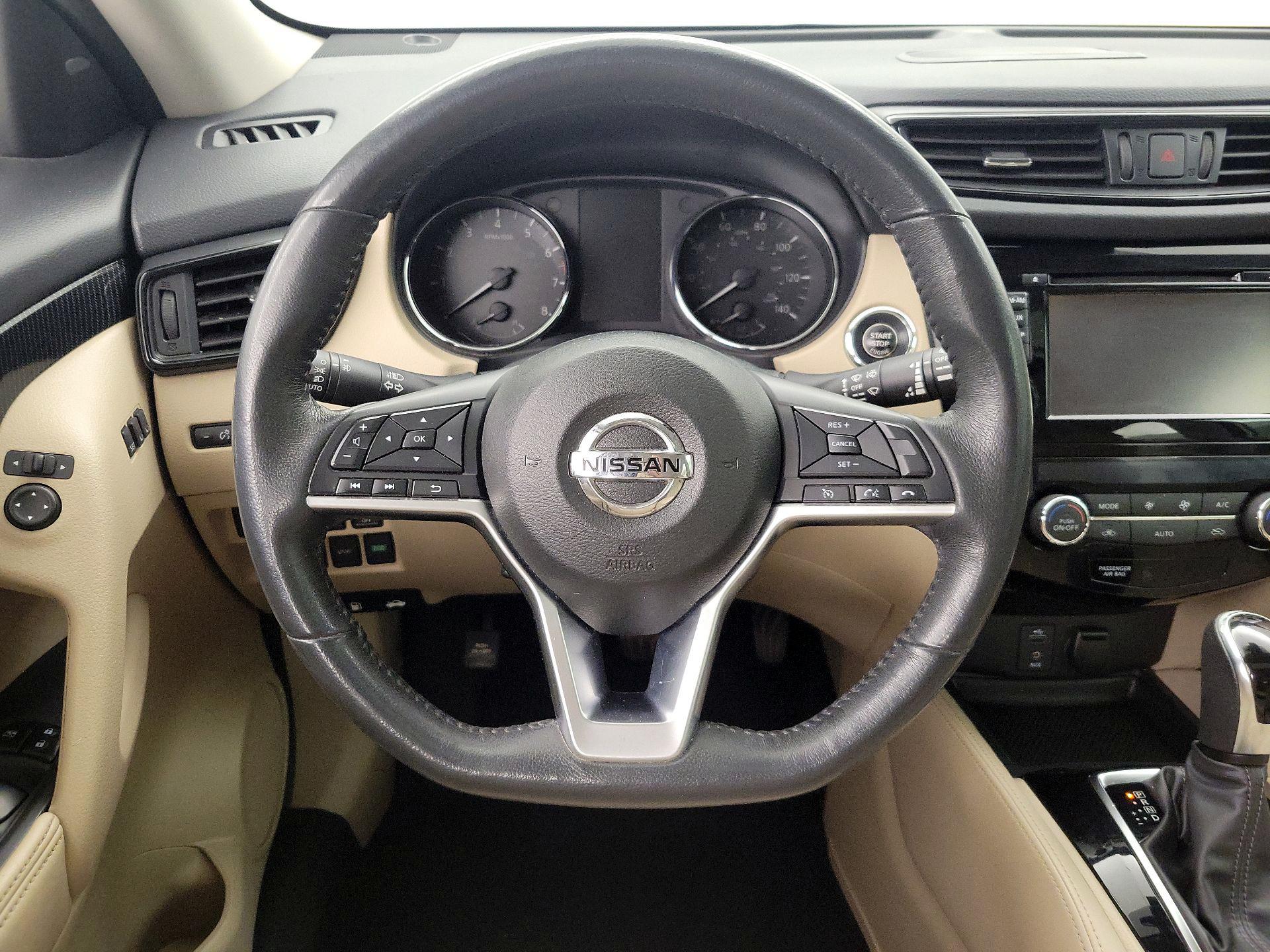 Thumbnail: 2017 Nissan Rogue - 10