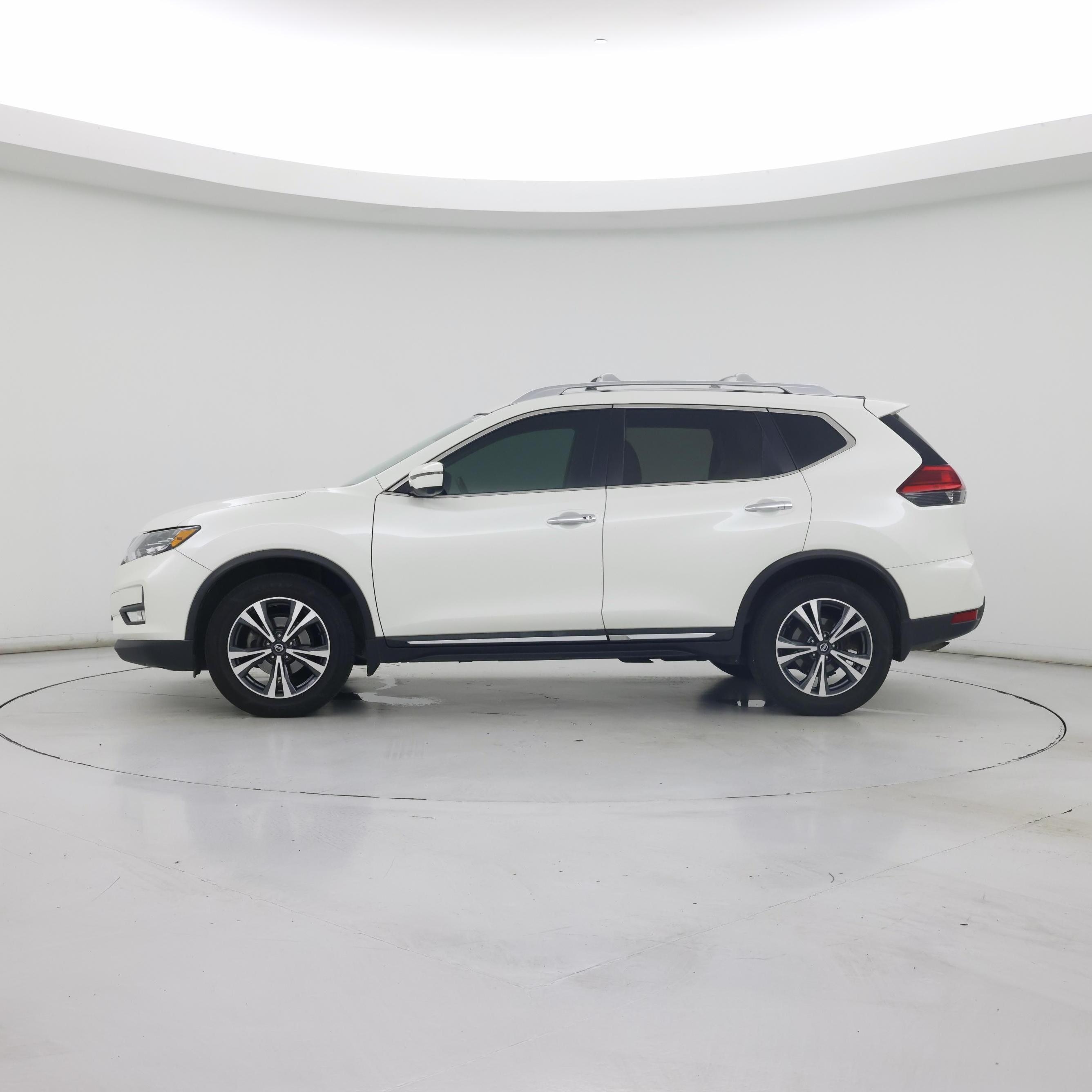 Thumbnail: 2017 Nissan Rogue - 3