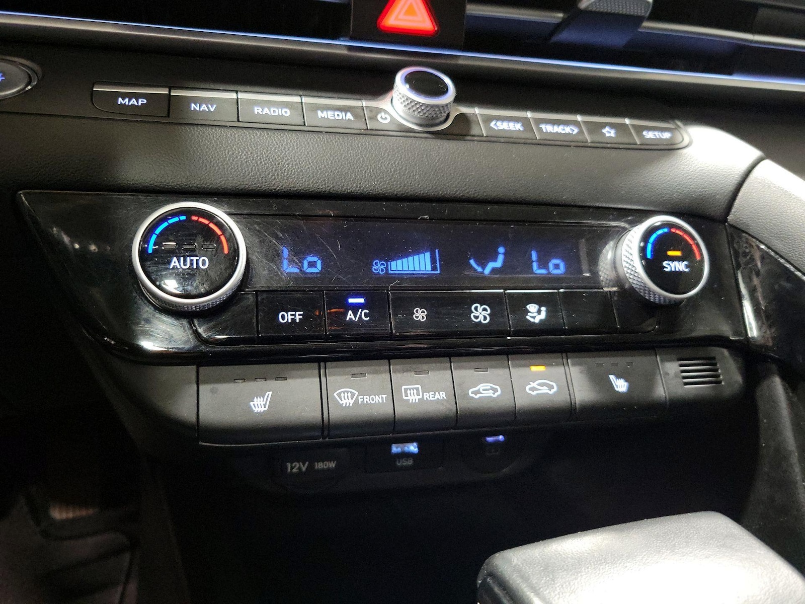 2024 Hyundai Elantra SEL - Photo 18