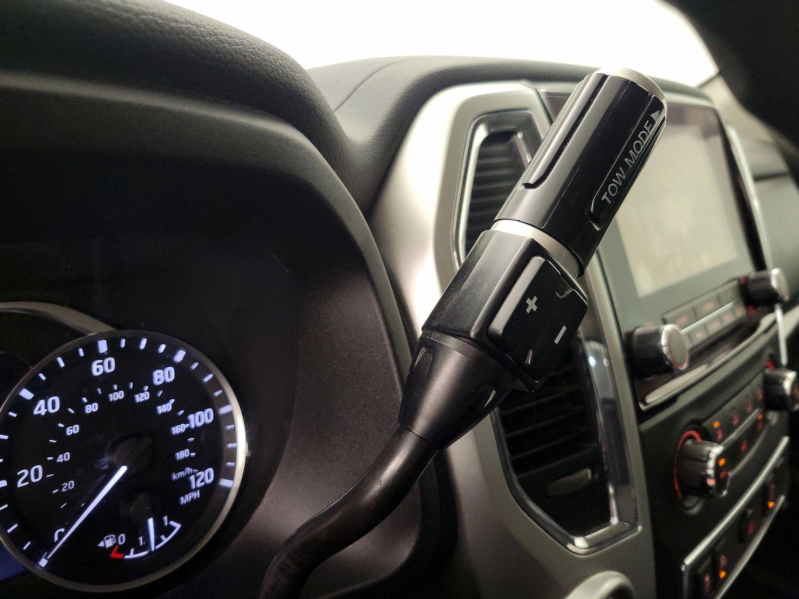 2021 Nissan Titan SV - Photo 18