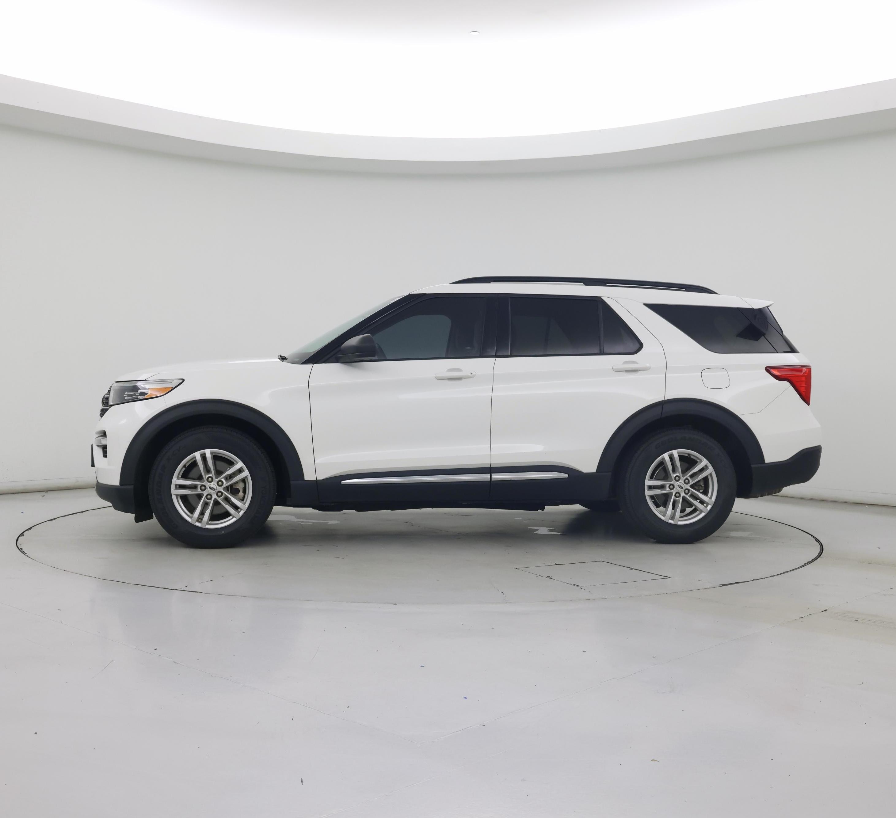 Thumbnail: 2022 Ford Explorer - 3