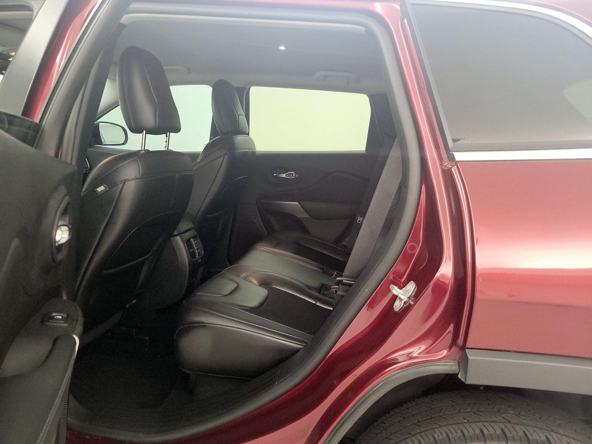 Thumbnail: 2020 Jeep Cherokee - 19