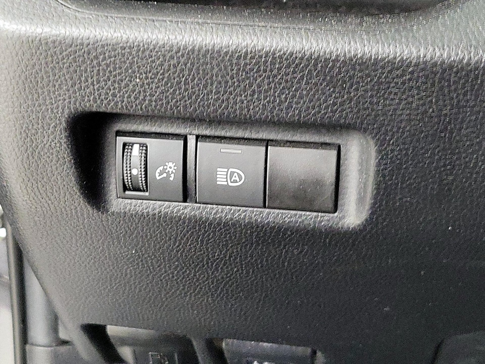 2021 Toyota RAV4 LE - Photo 14