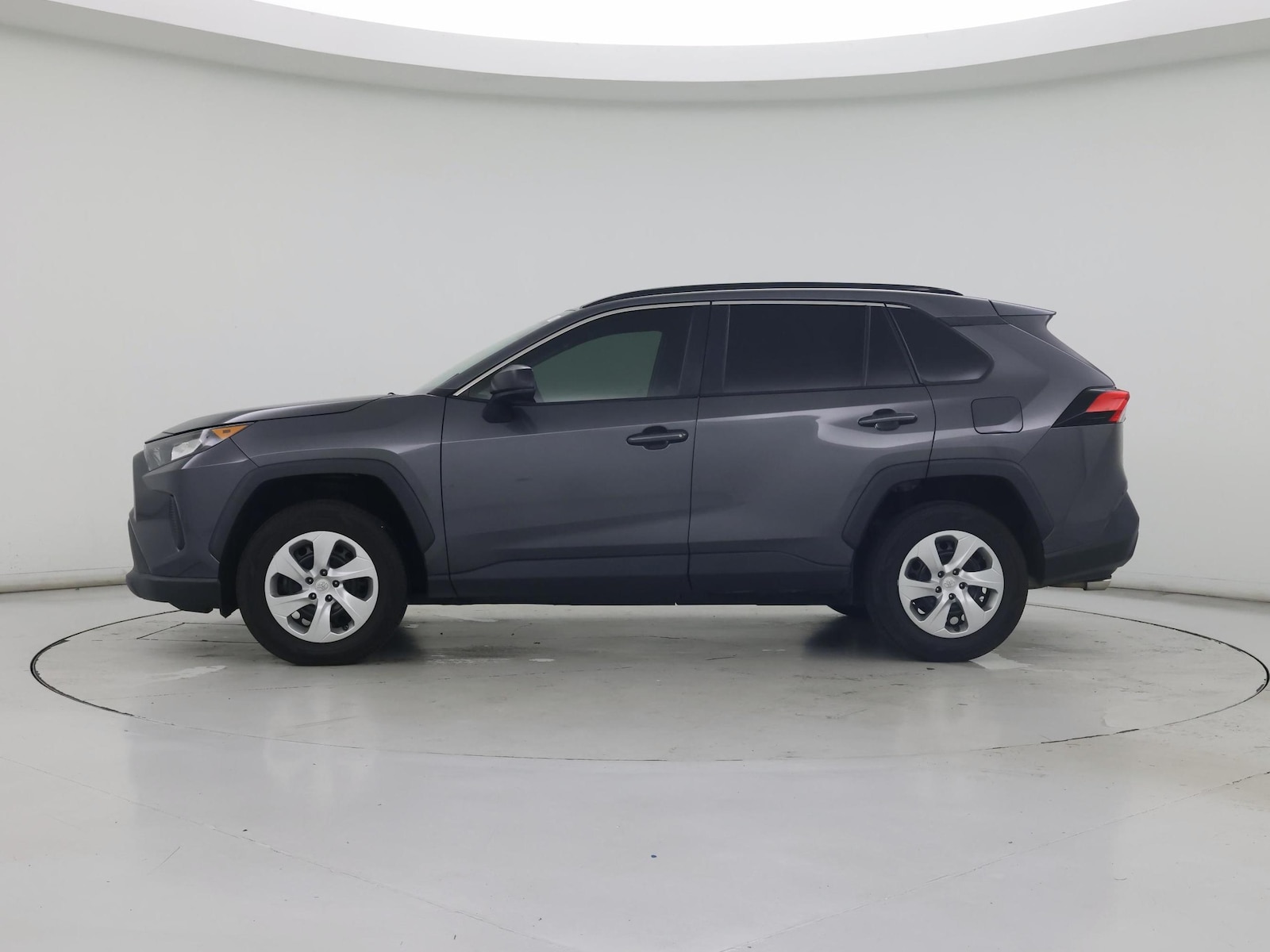 2021 Toyota RAV4 LE - Photo 4