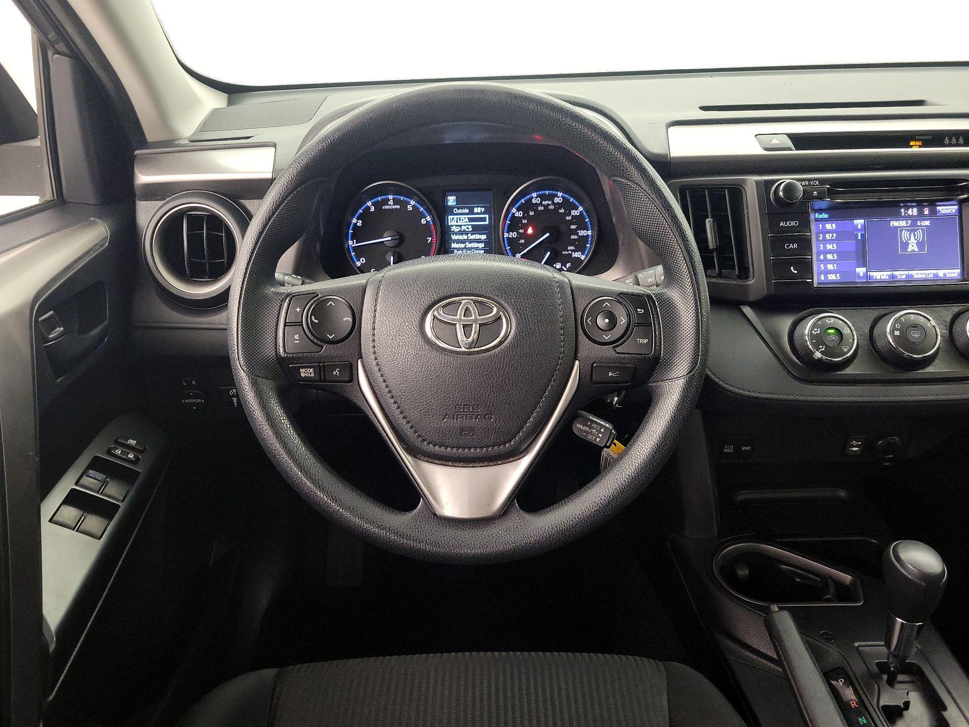 Thumbnail: 2017 Toyota RAV4 - 10