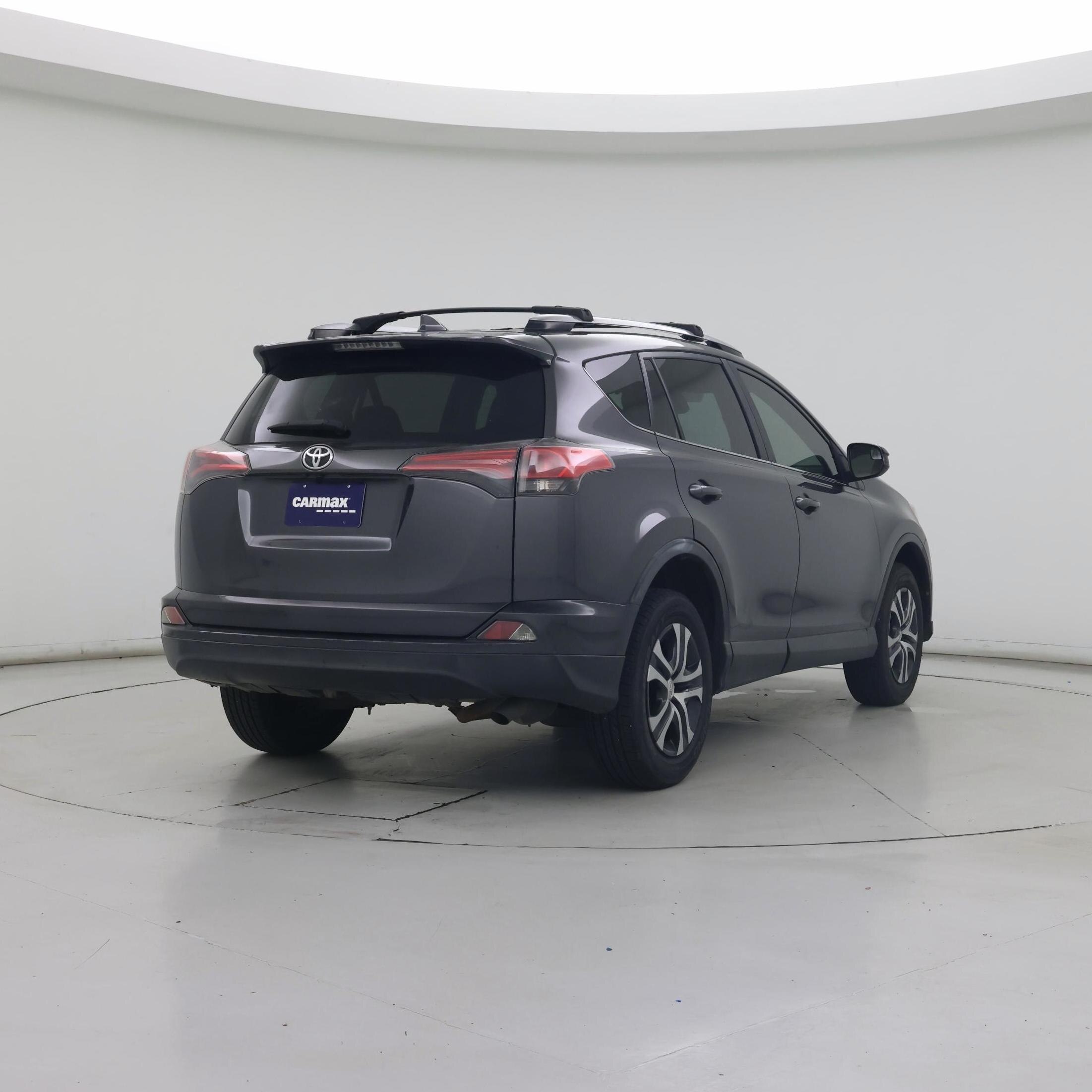 Thumbnail: 2017 Toyota RAV4 - 8