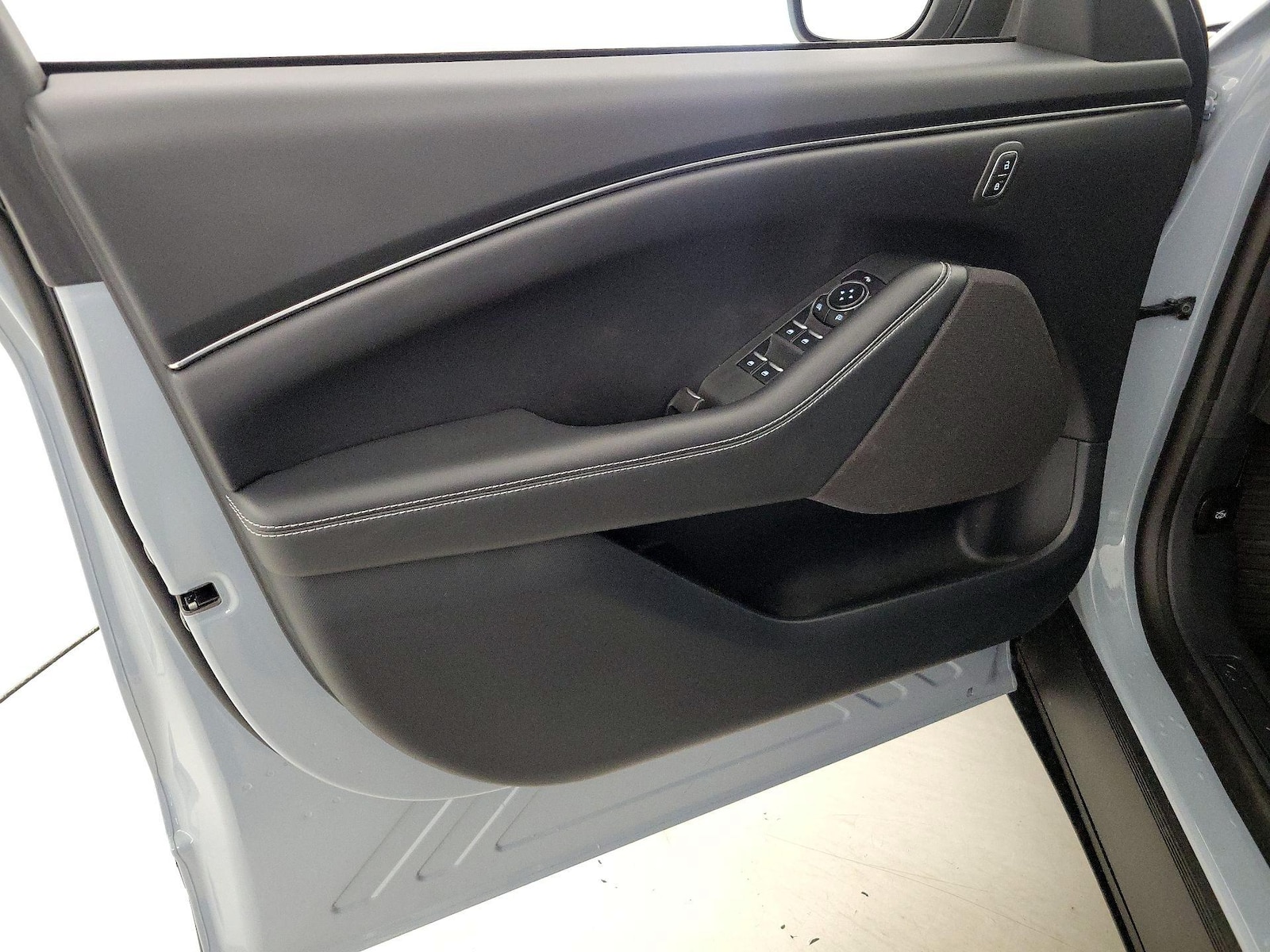 2025 Ford Mustang Mach-E Select RWD - Photo 13