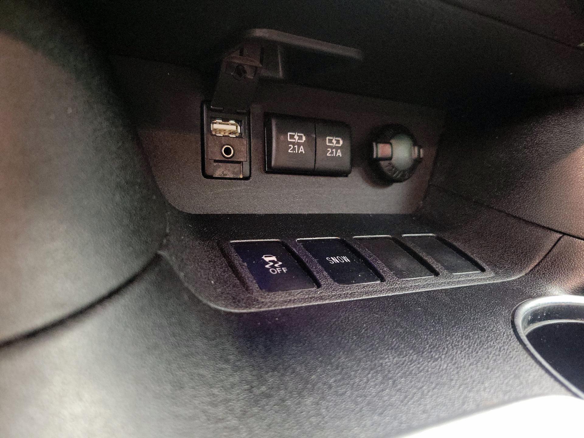 Thumbnail: 2018 Toyota Highlander - 18