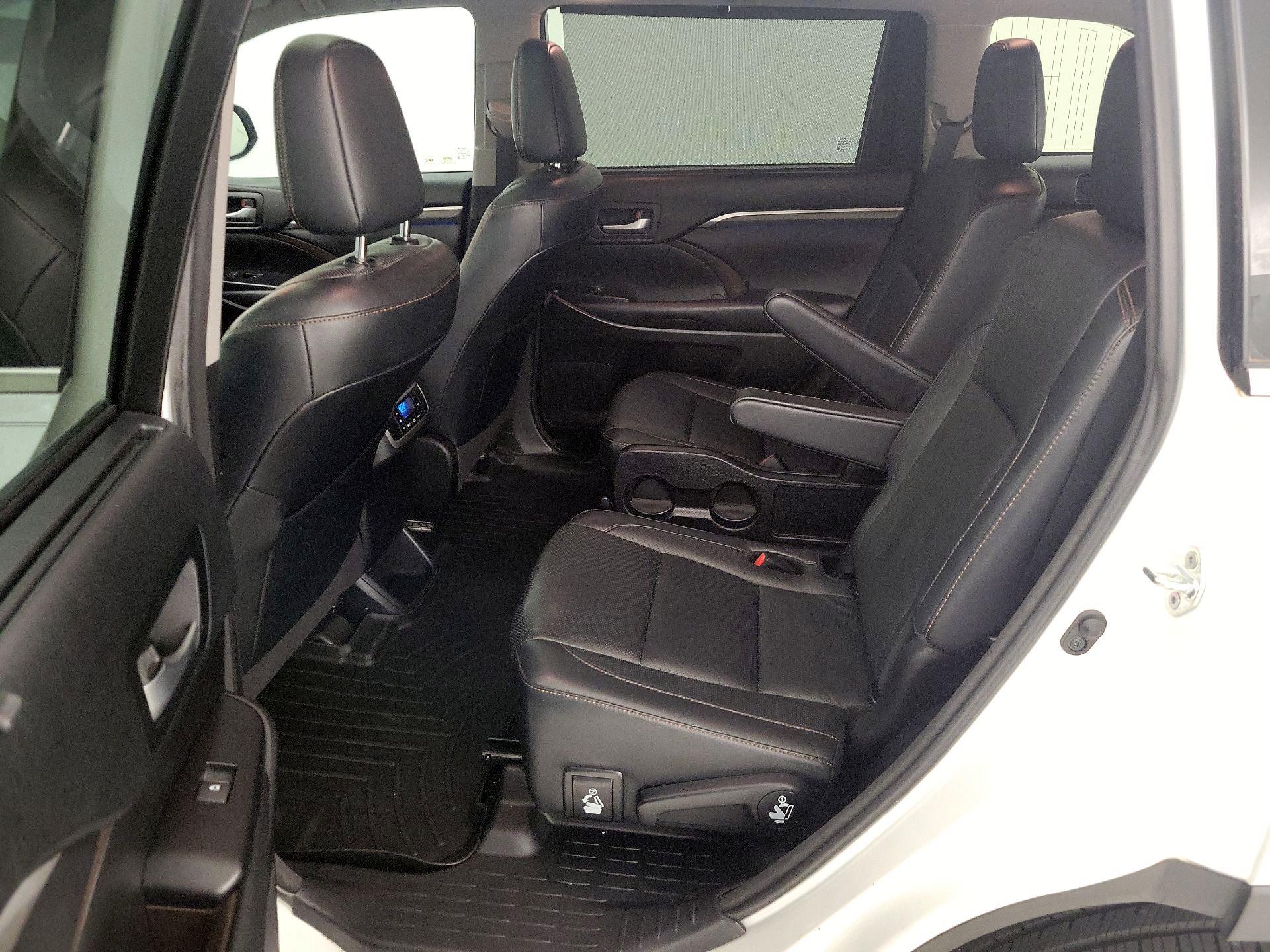 Thumbnail: 2018 Toyota Highlander - 20