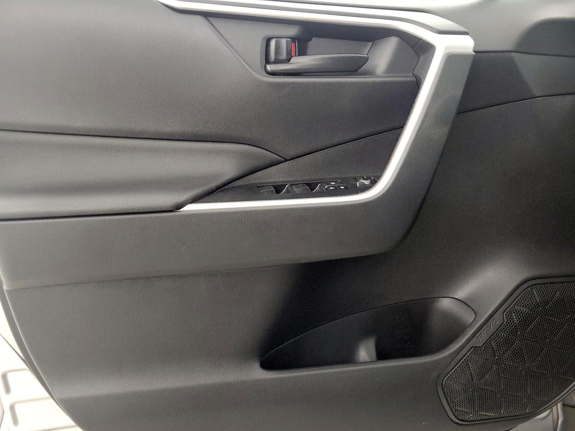 Thumbnail: 2019 Toyota RAV4 - 12