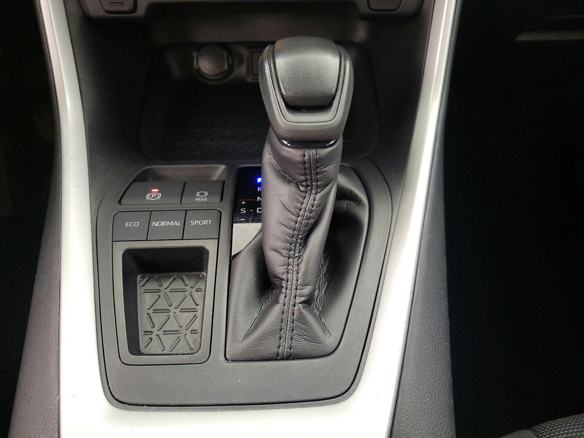 Thumbnail: 2019 Toyota RAV4 - 17