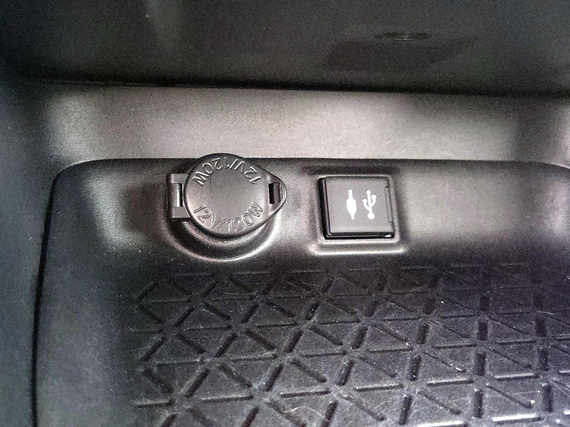 Thumbnail: 2019 Toyota RAV4 - 18