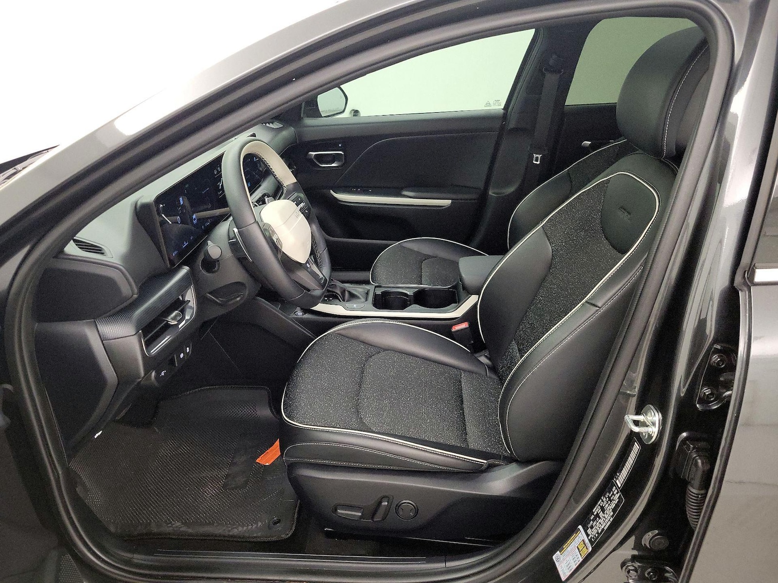 2025 Kia K4 GT-Line - Photo 12