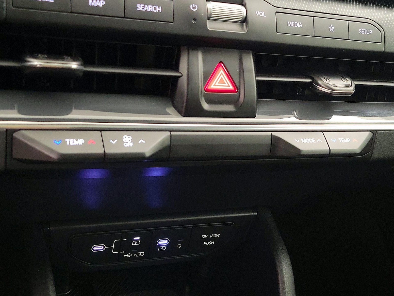 2025 Kia K4 GT-Line - Photo 17
