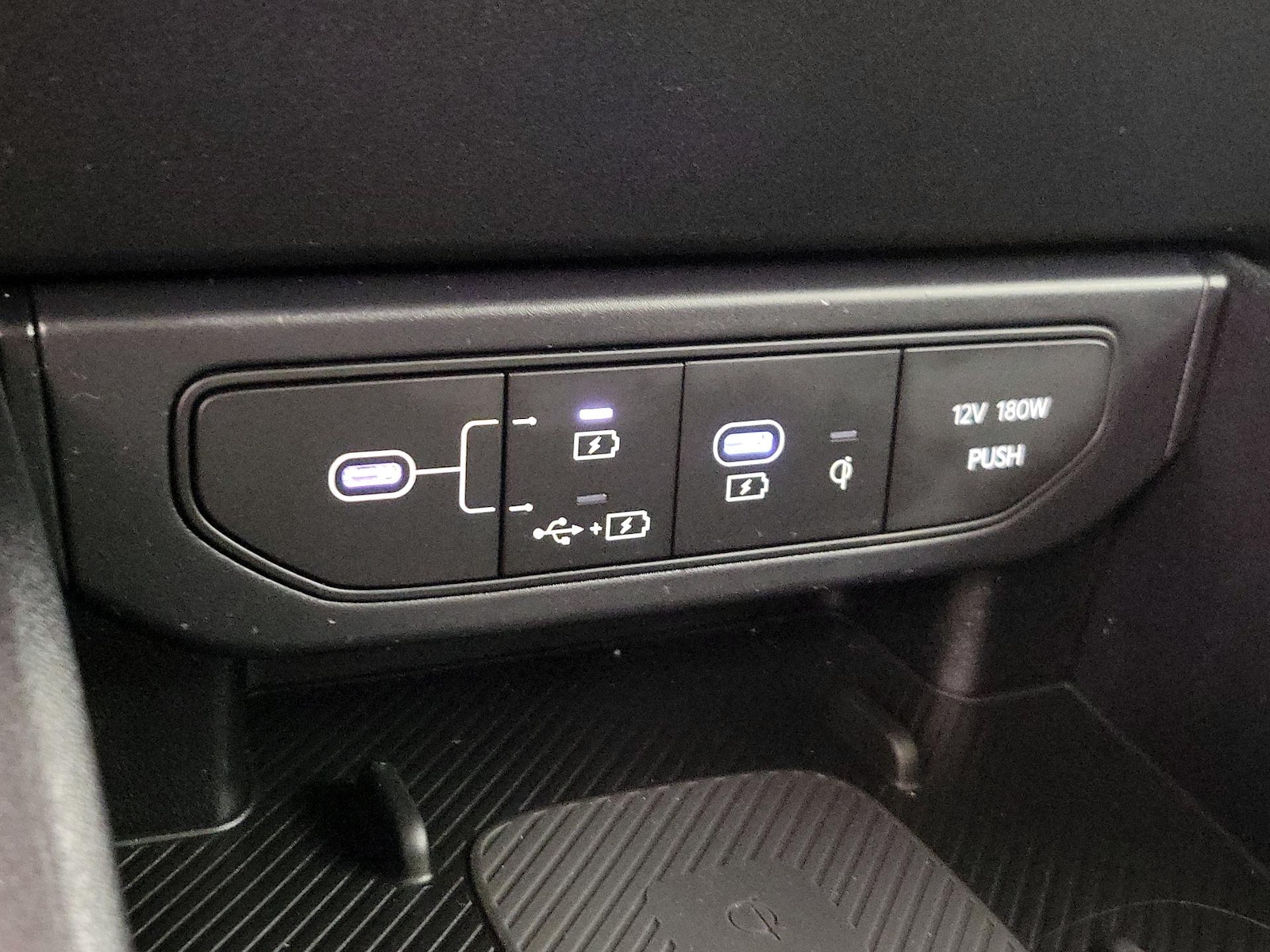 2025 Kia K4 GT-Line - Photo 19