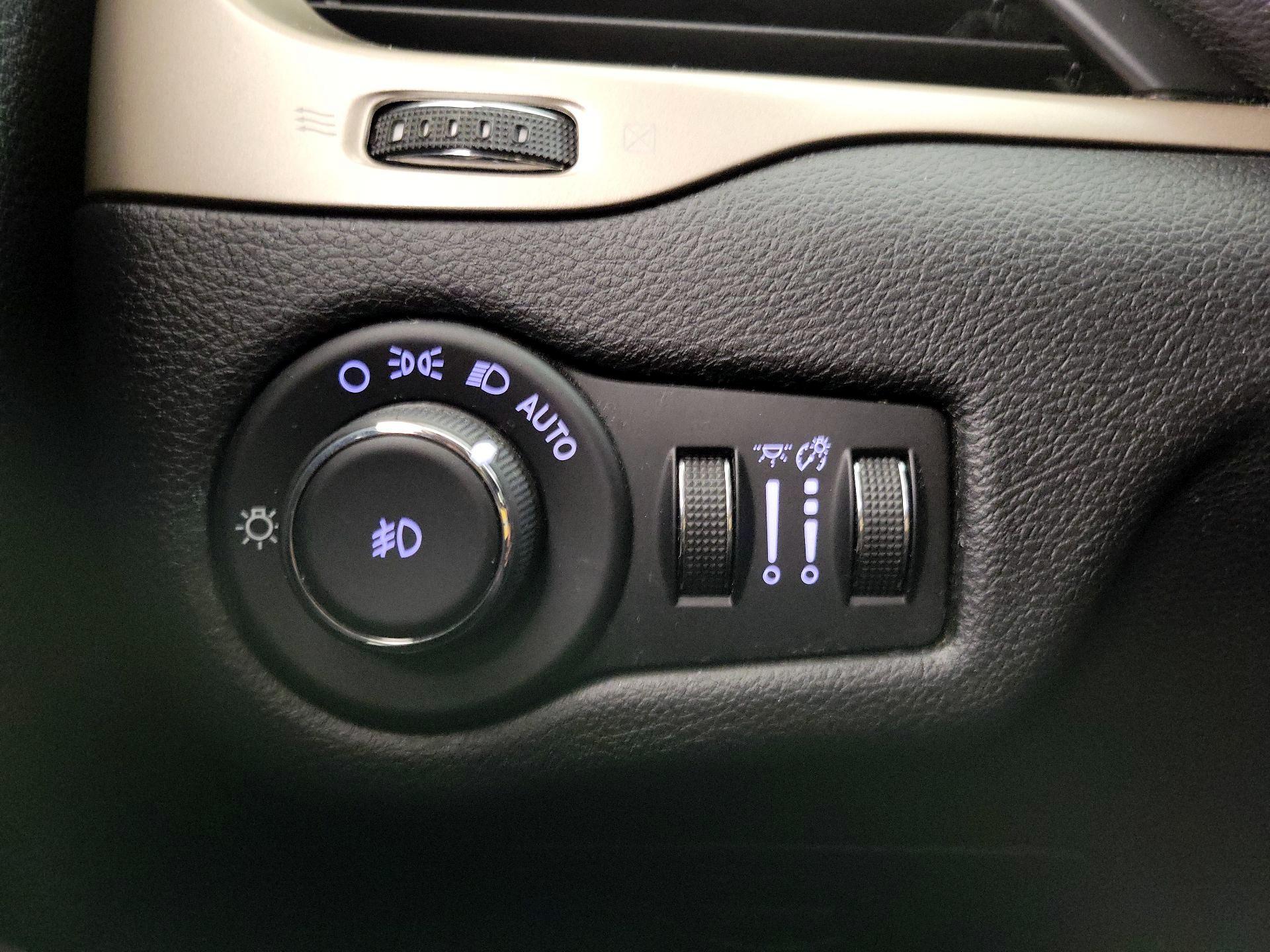 Thumbnail: 2017 Jeep Cherokee - 13