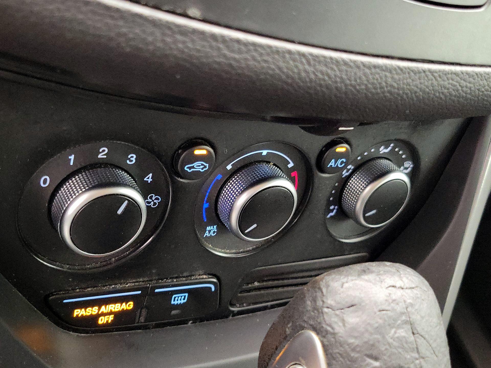 Thumbnail: 2015 Ford Escape - 15