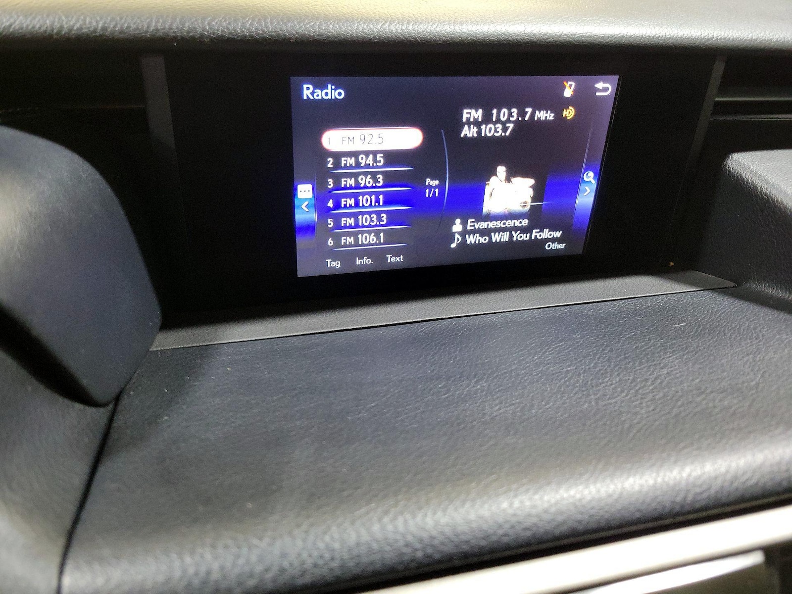 2019 Lexus IS 300 - Photo 16