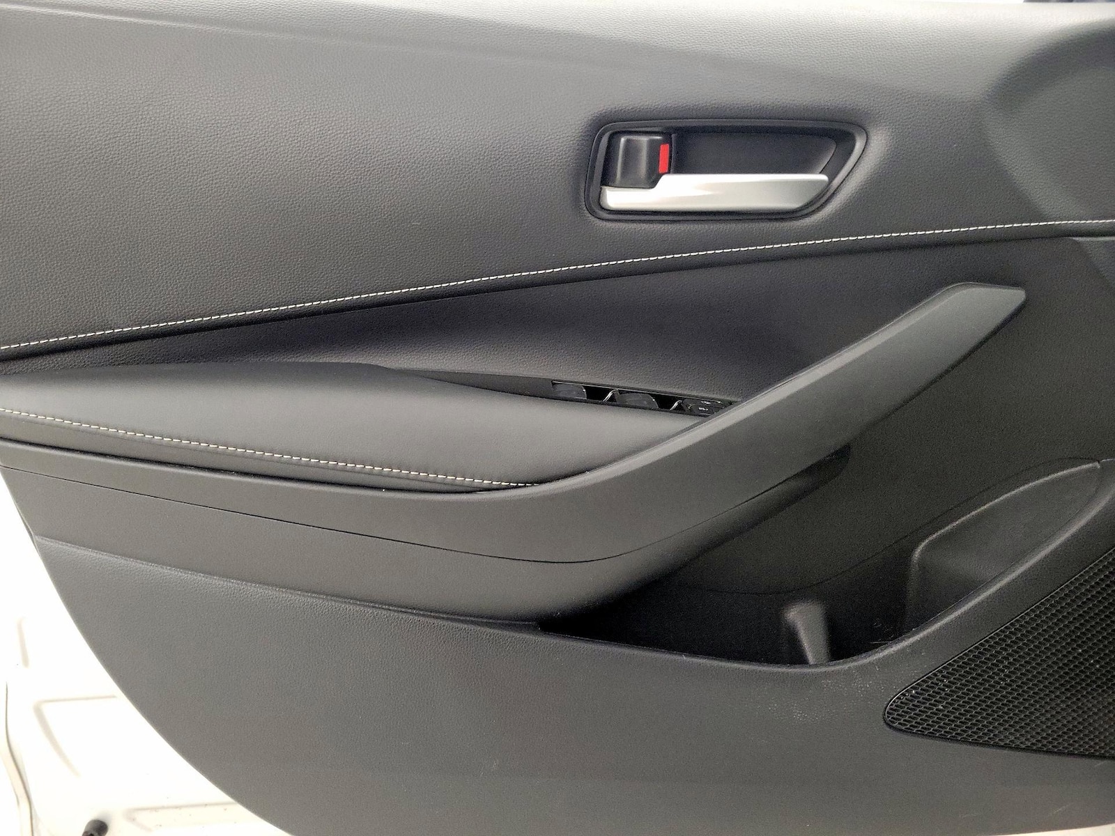 2023 Toyota Corolla Hatchback SE - Photo 13