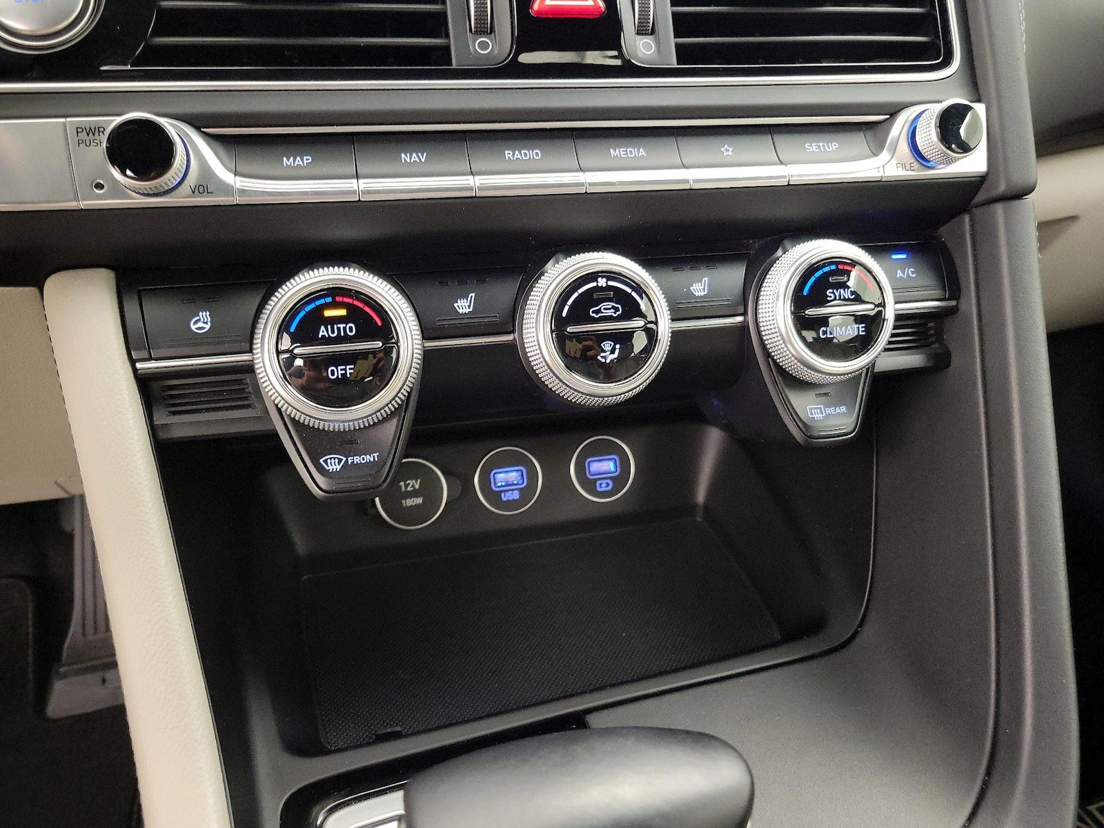 2023 GENESIS G70 Standard - Photo 18