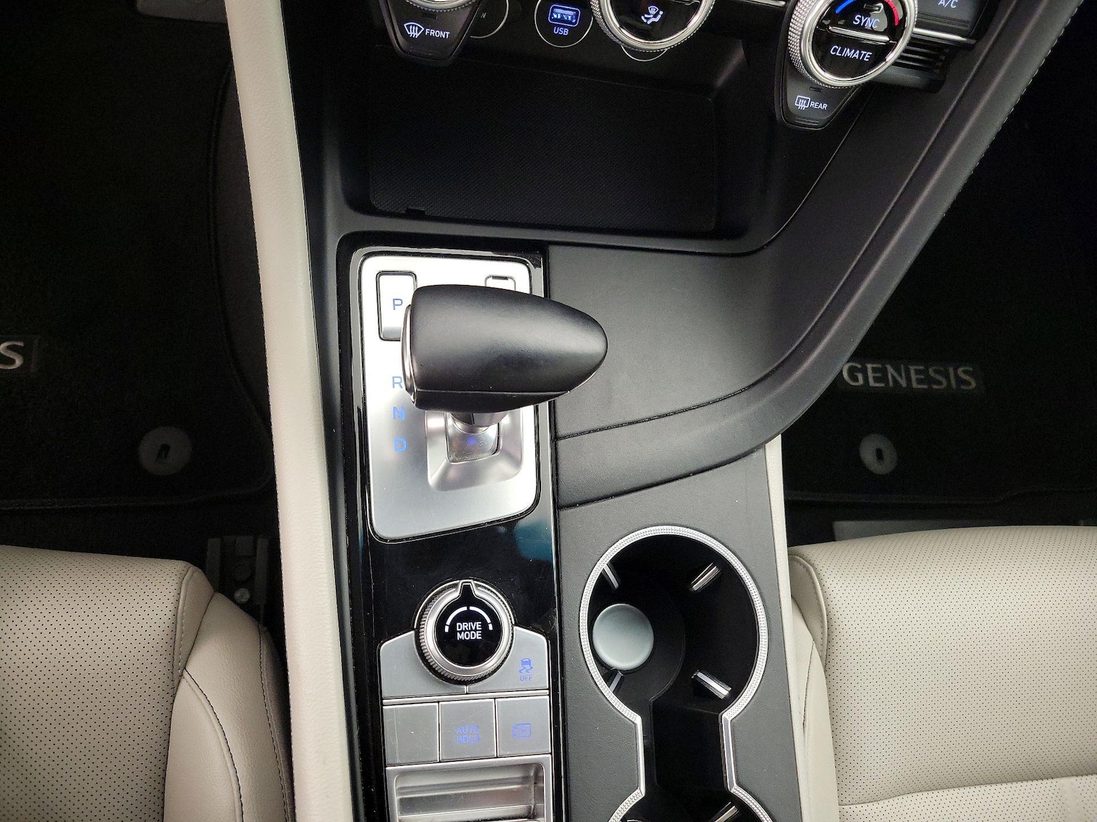 2023 GENESIS G70 Standard - Photo 19