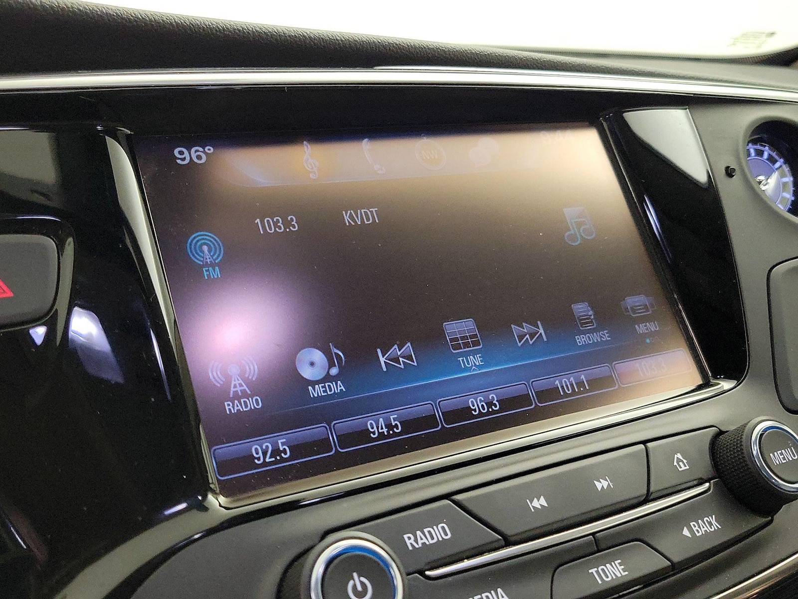 2017 Buick Envision Essence - Photo 17