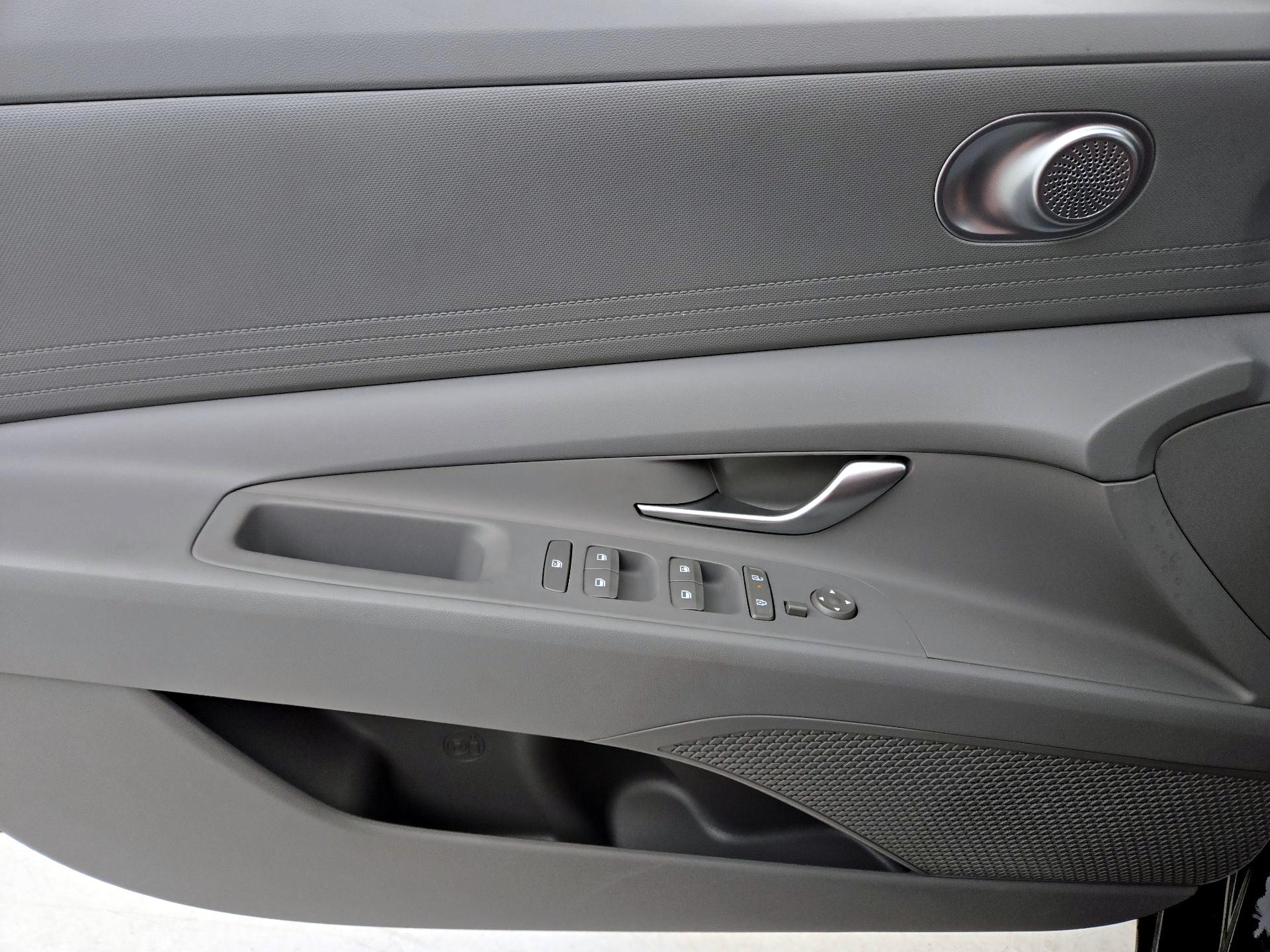 Thumbnail: 2025 Hyundai Elantra - 12