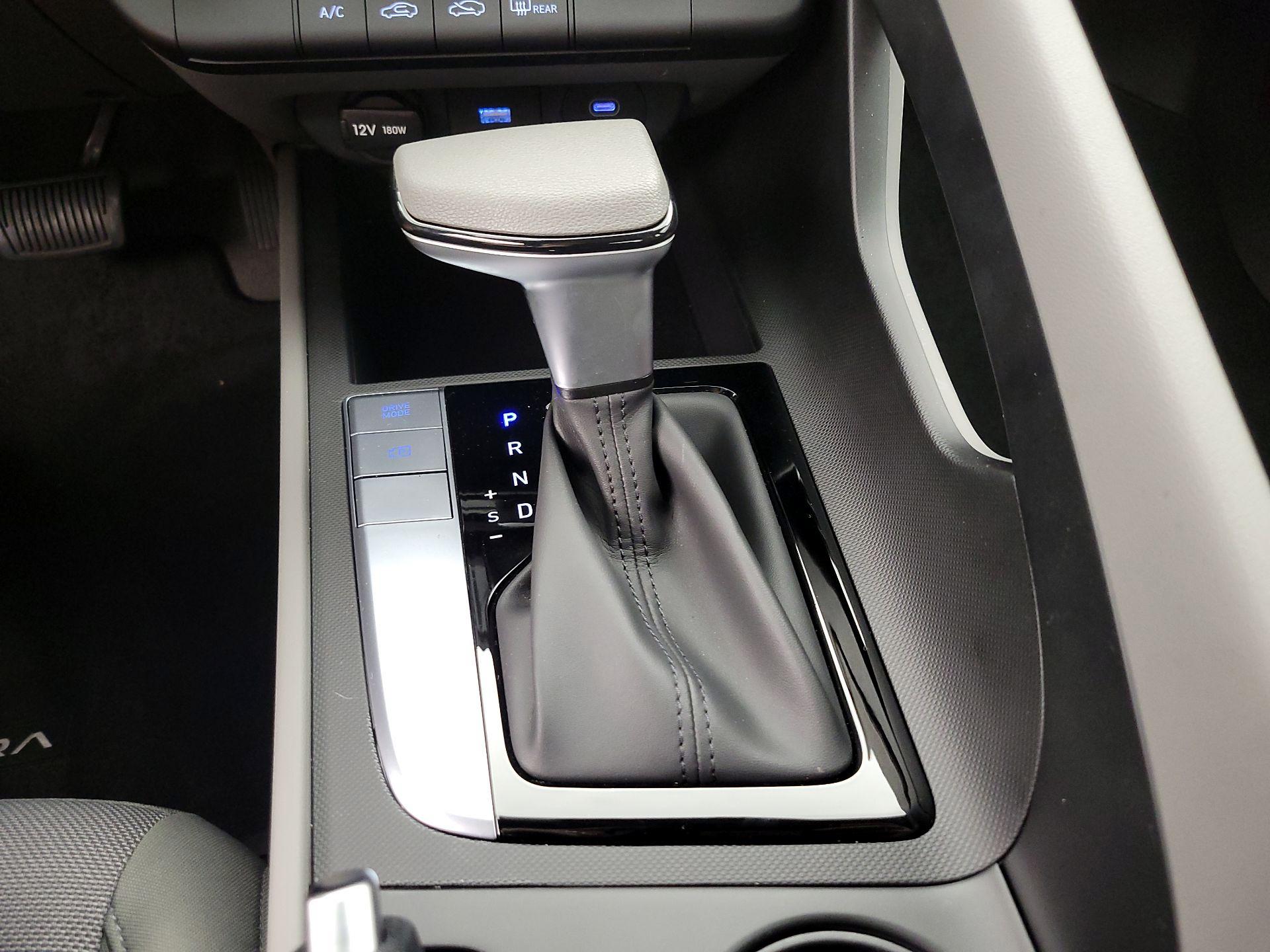 Thumbnail: 2025 Hyundai Elantra - 17