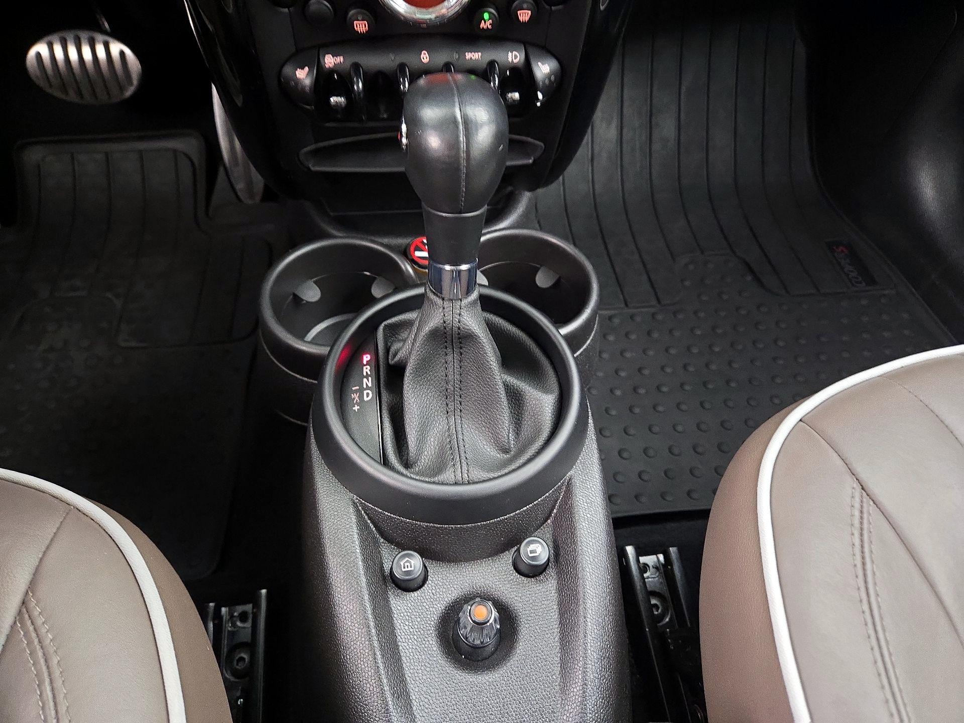 Thumbnail: 2016 MINI Cooper Countryman - 16