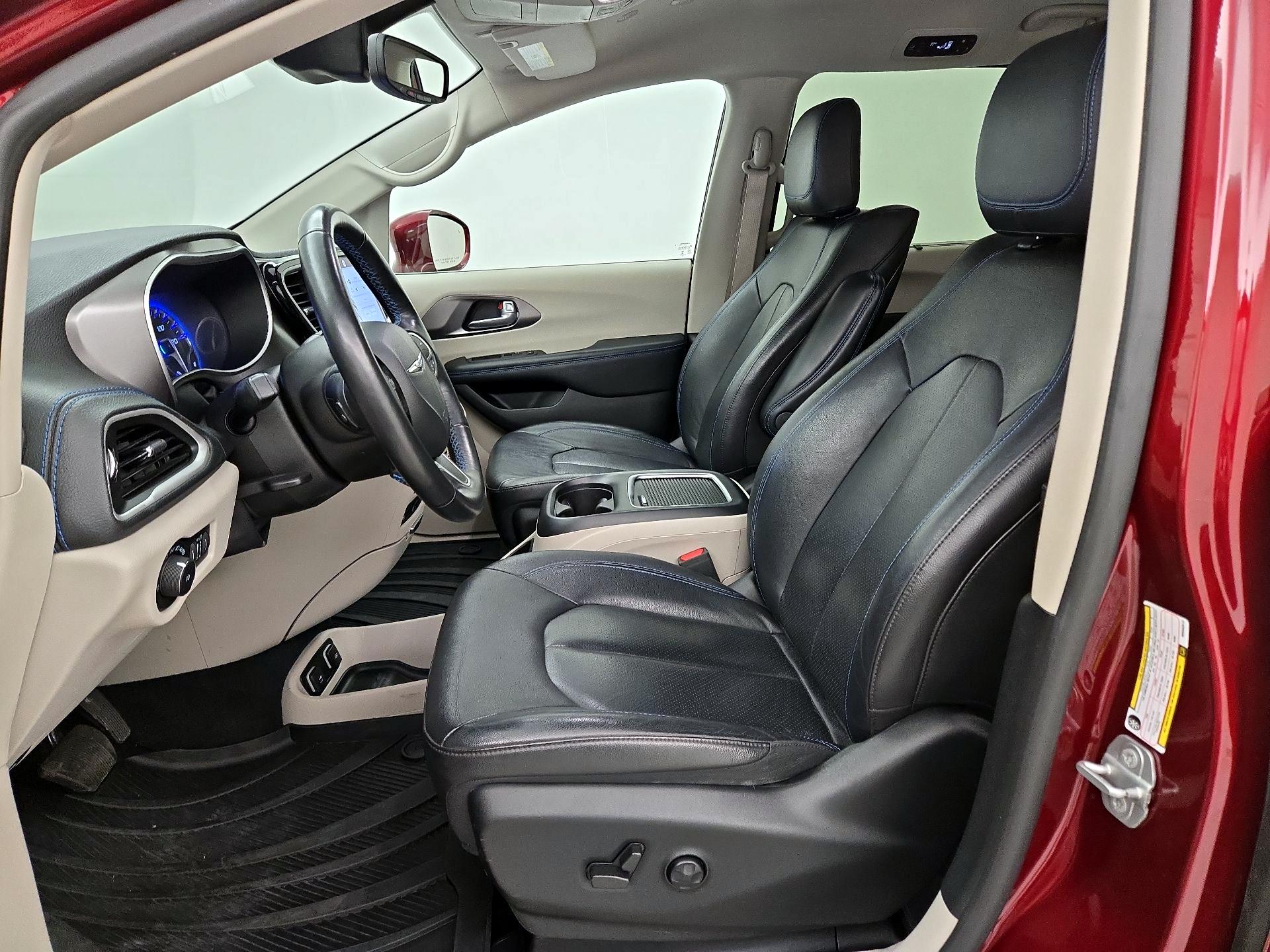Thumbnail: 2021 Chrysler Pacifica - 11