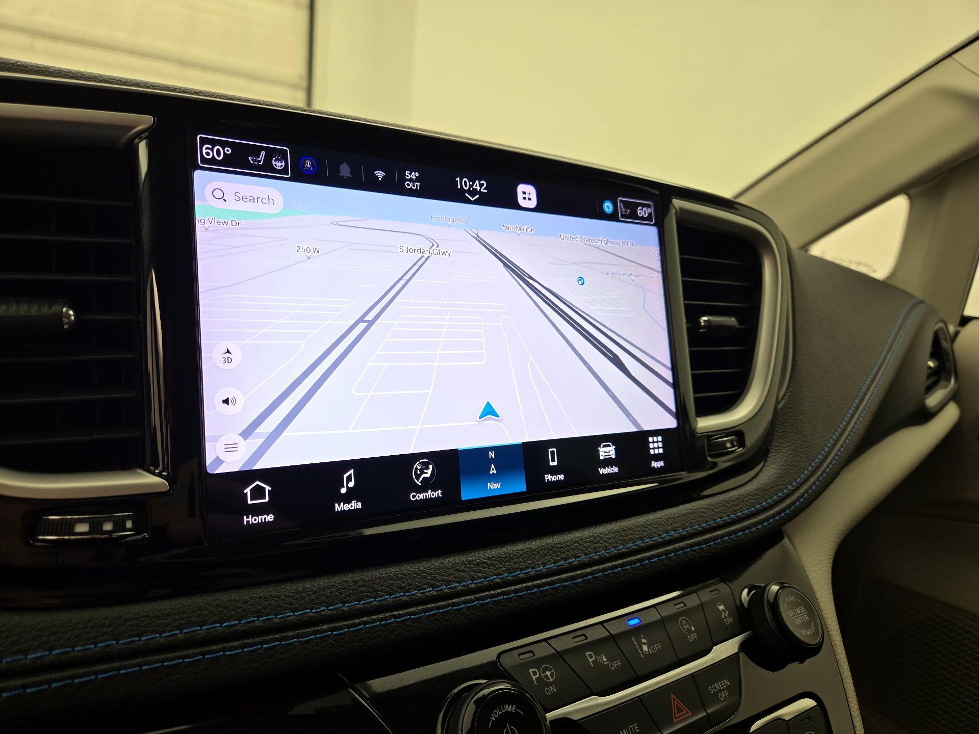 Thumbnail: 2021 Chrysler Pacifica - 14