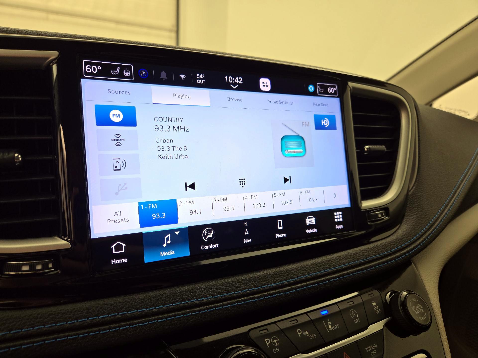Thumbnail: 2021 Chrysler Pacifica - 16