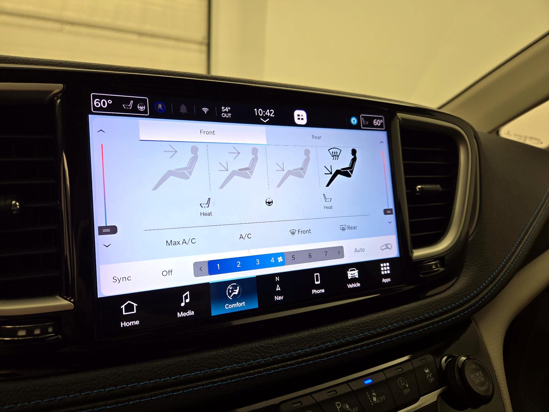 Thumbnail: 2021 Chrysler Pacifica - 17