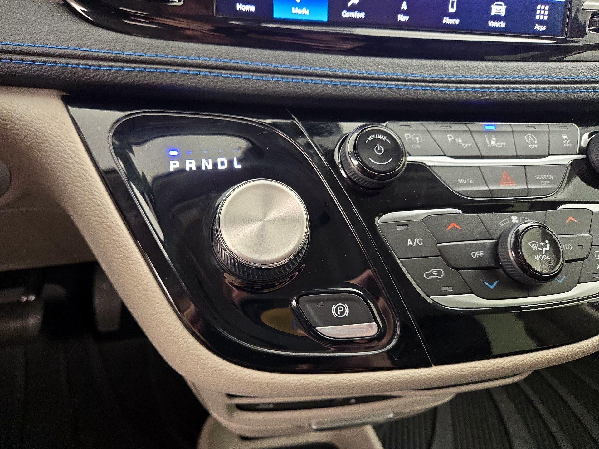 Thumbnail: 2021 Chrysler Pacifica - 18