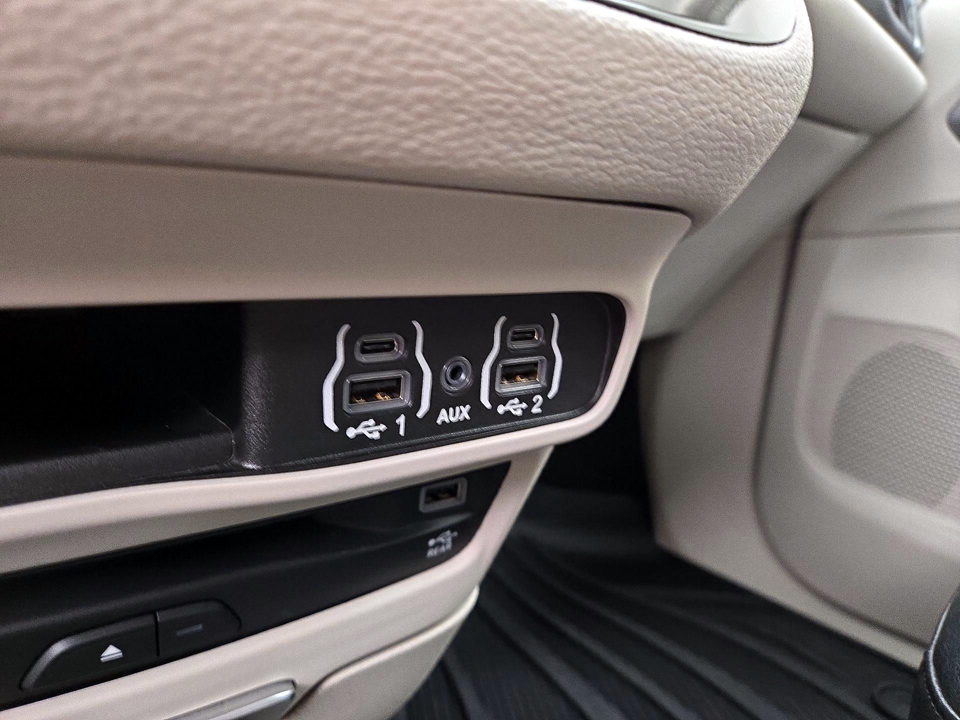 Thumbnail: 2021 Chrysler Pacifica - 19