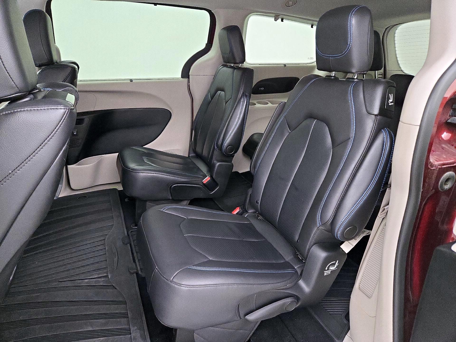 Thumbnail: 2021 Chrysler Pacifica - 20