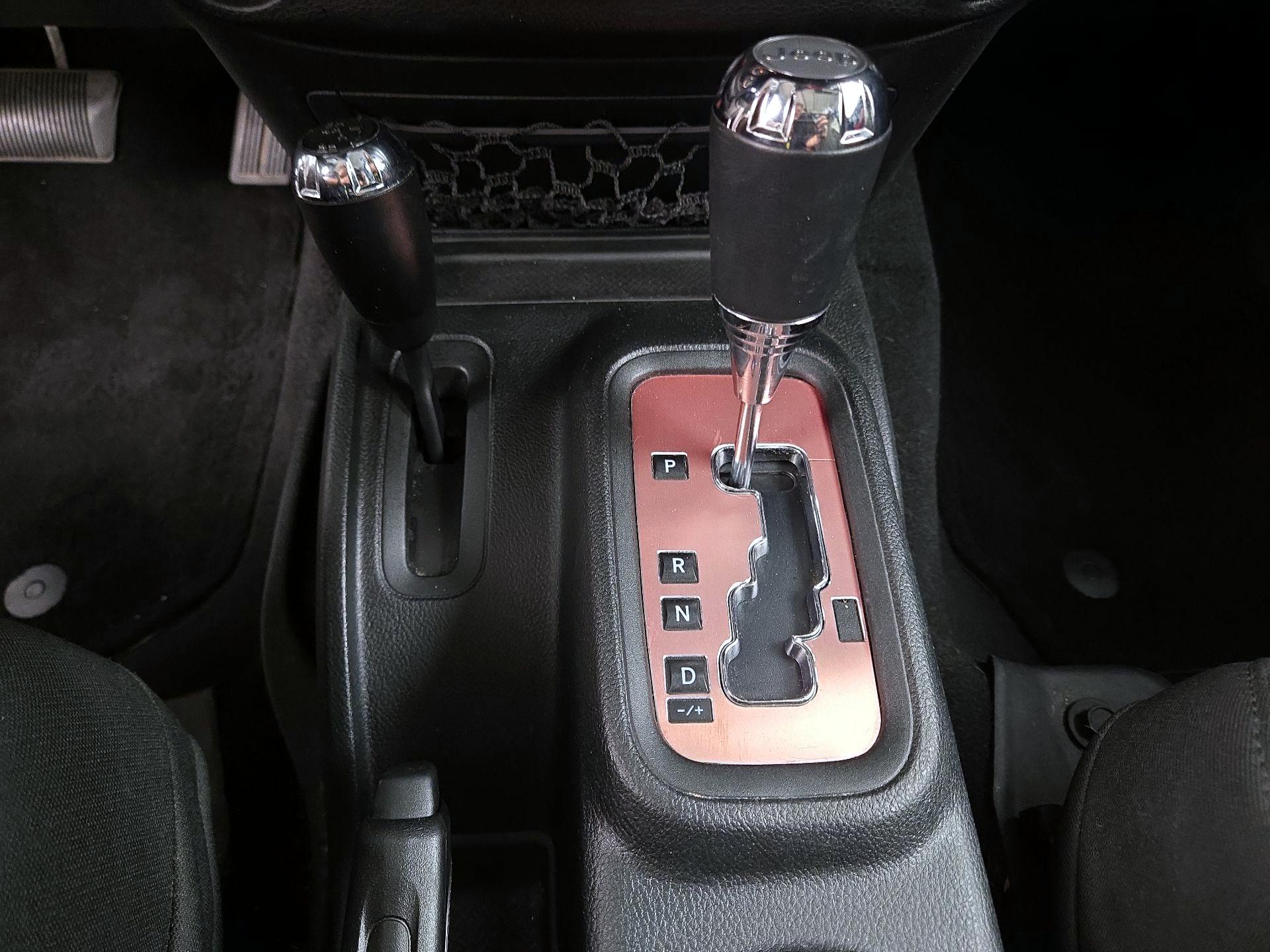 Thumbnail: 2018 Jeep Wrangler - 15