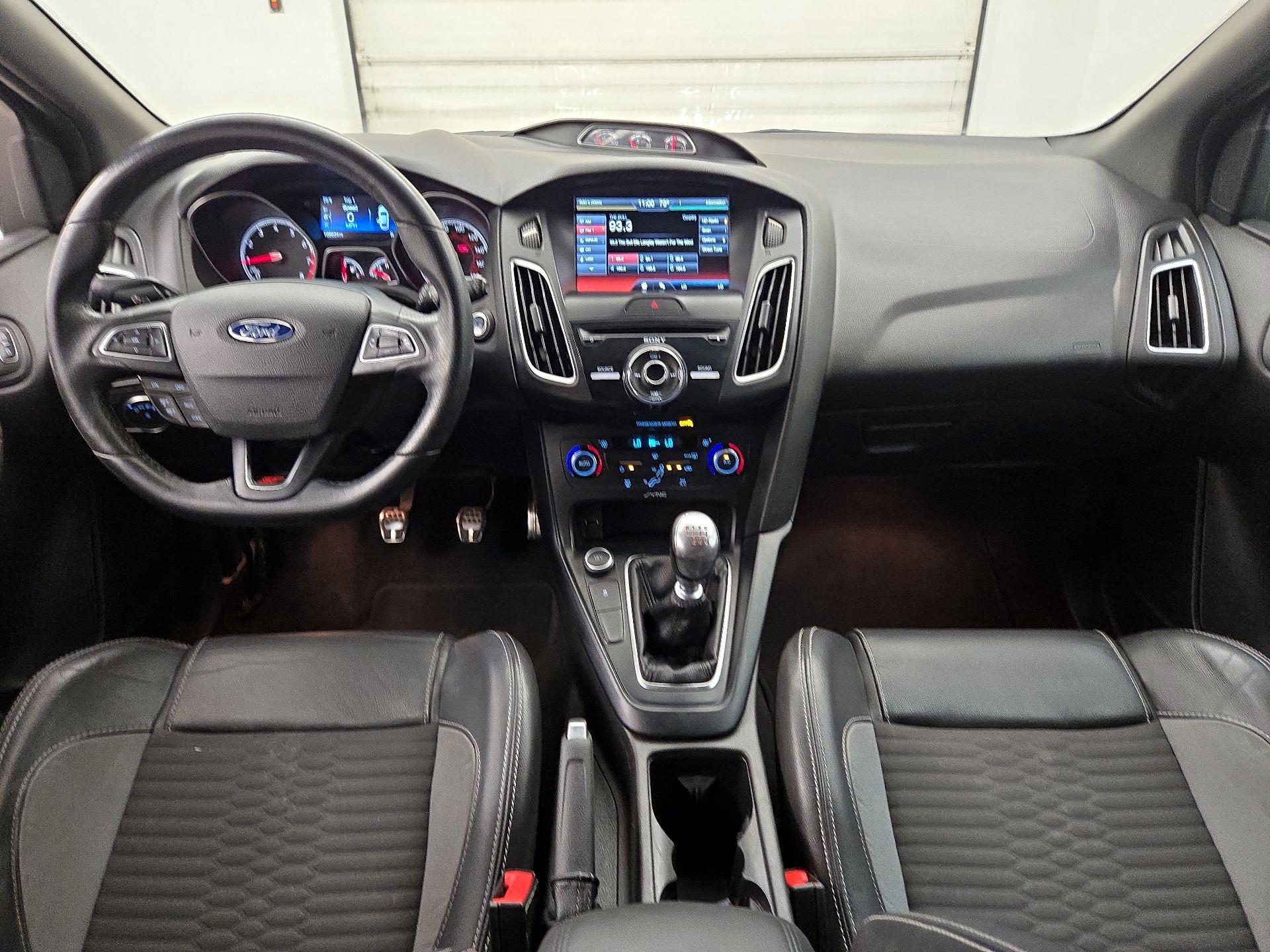 Thumbnail: 2015 Ford Focus - 9