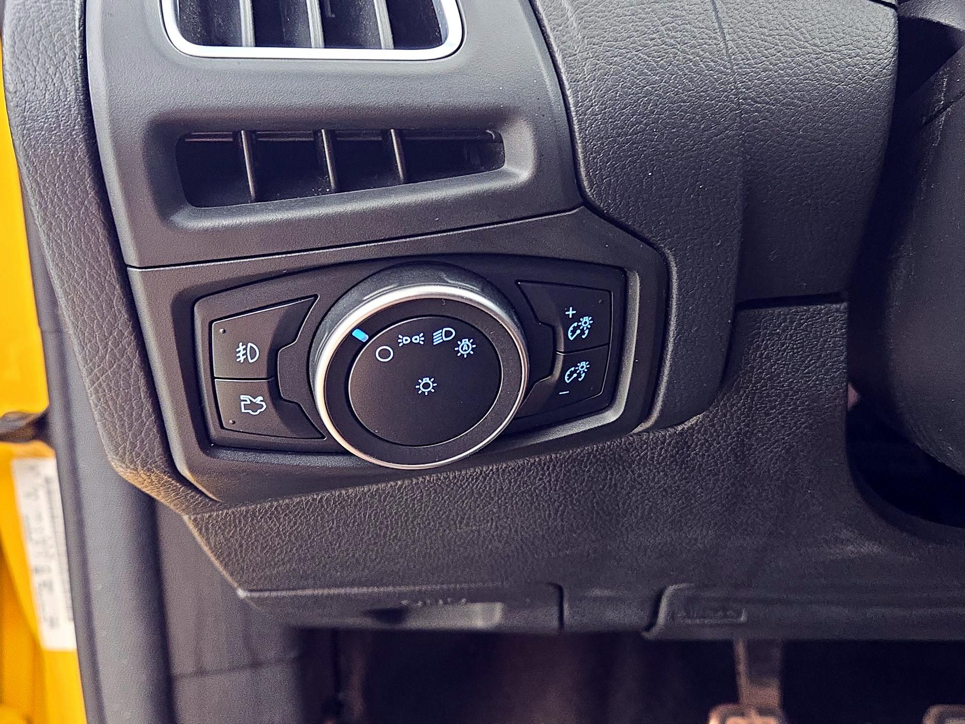 Thumbnail: 2015 Ford Focus - 13
